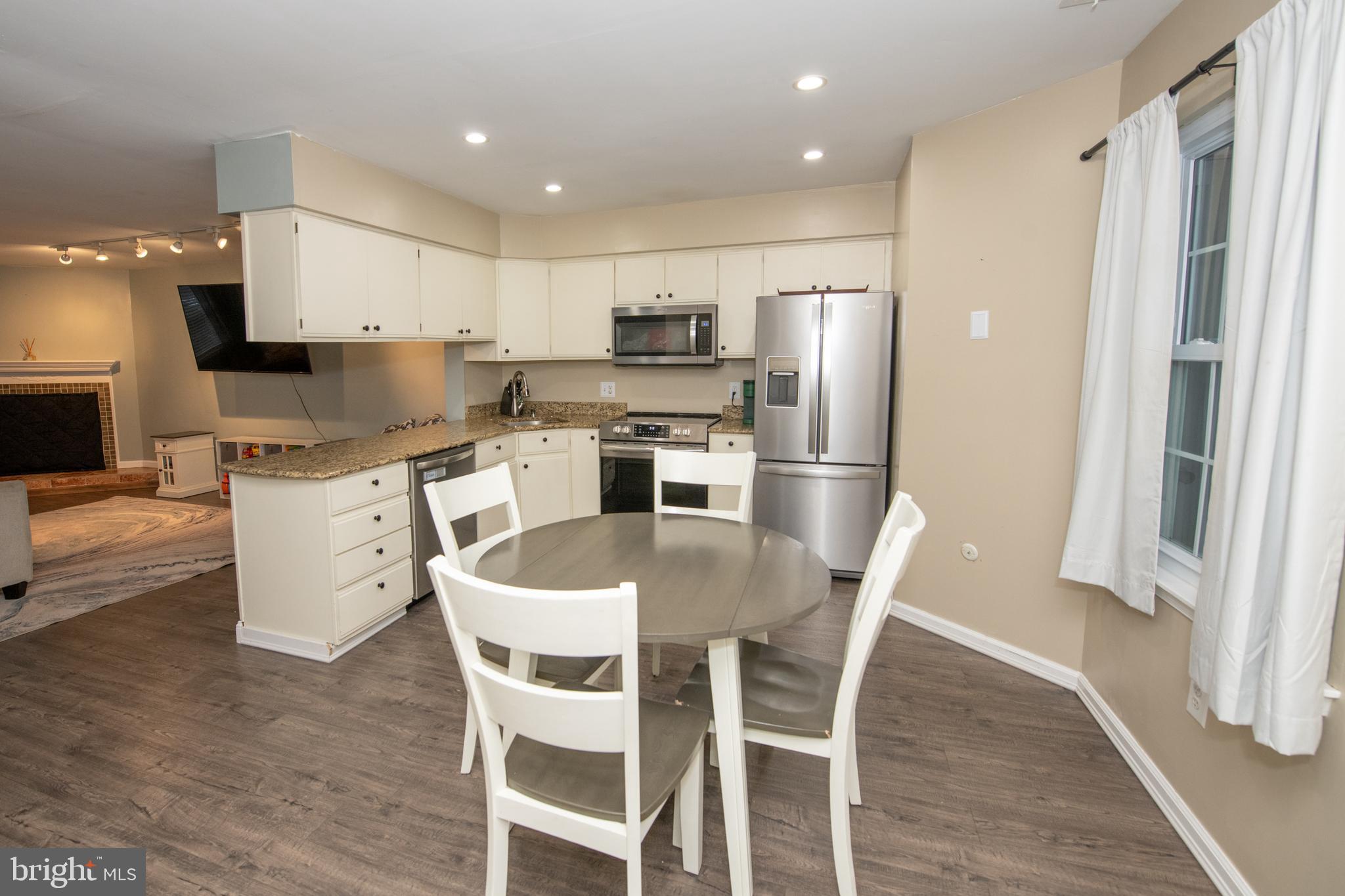 SAW MILL VALLEY - Residential