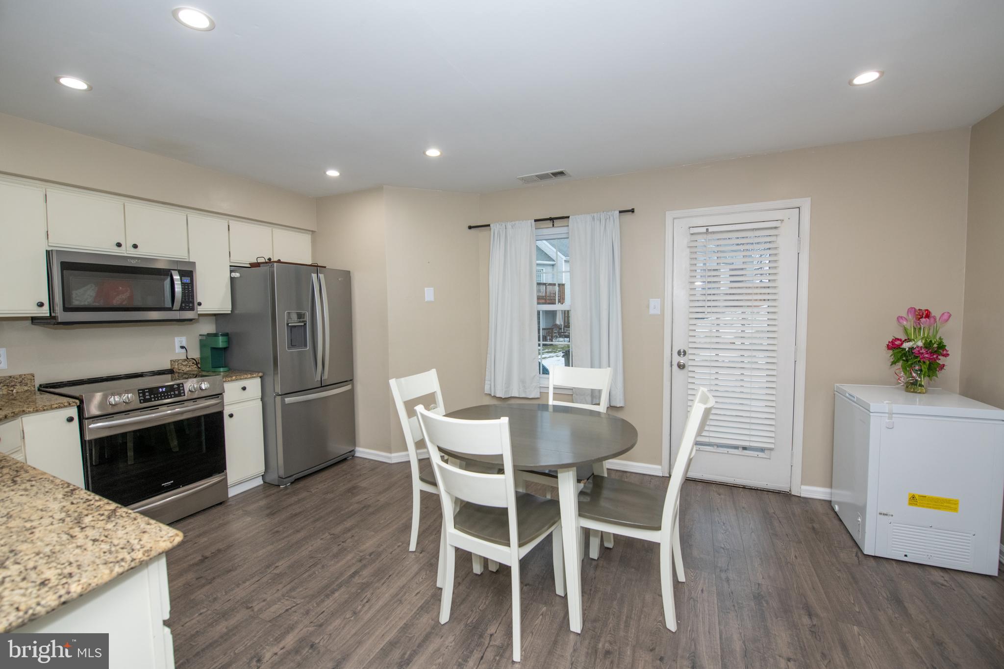 SAW MILL VALLEY - Residential