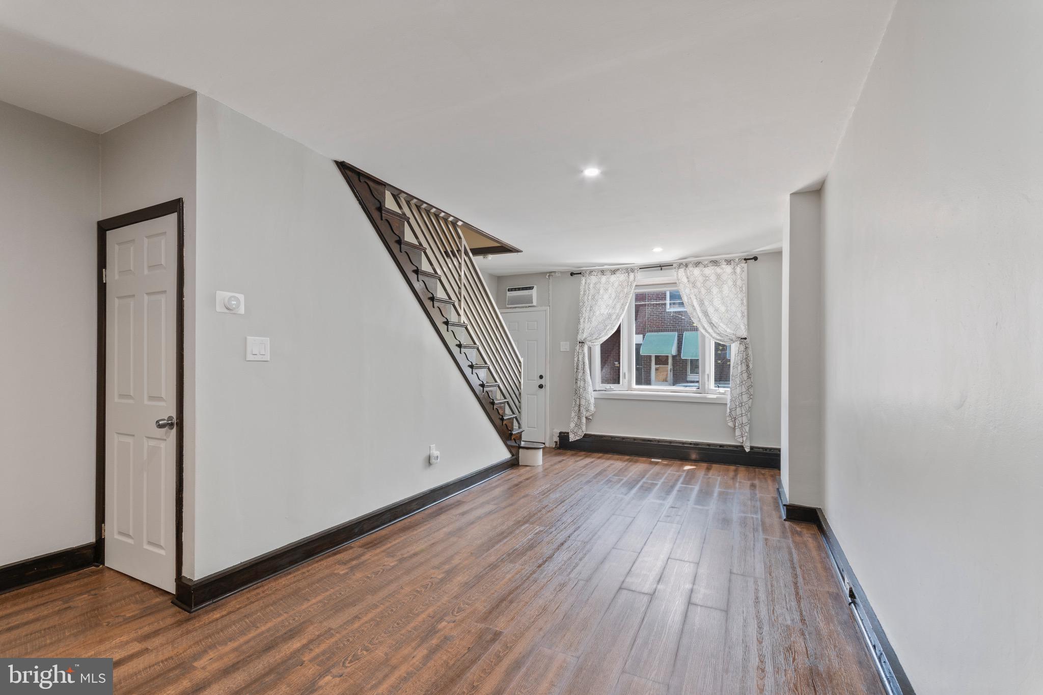 PORT RICHMOND - Residential Lease