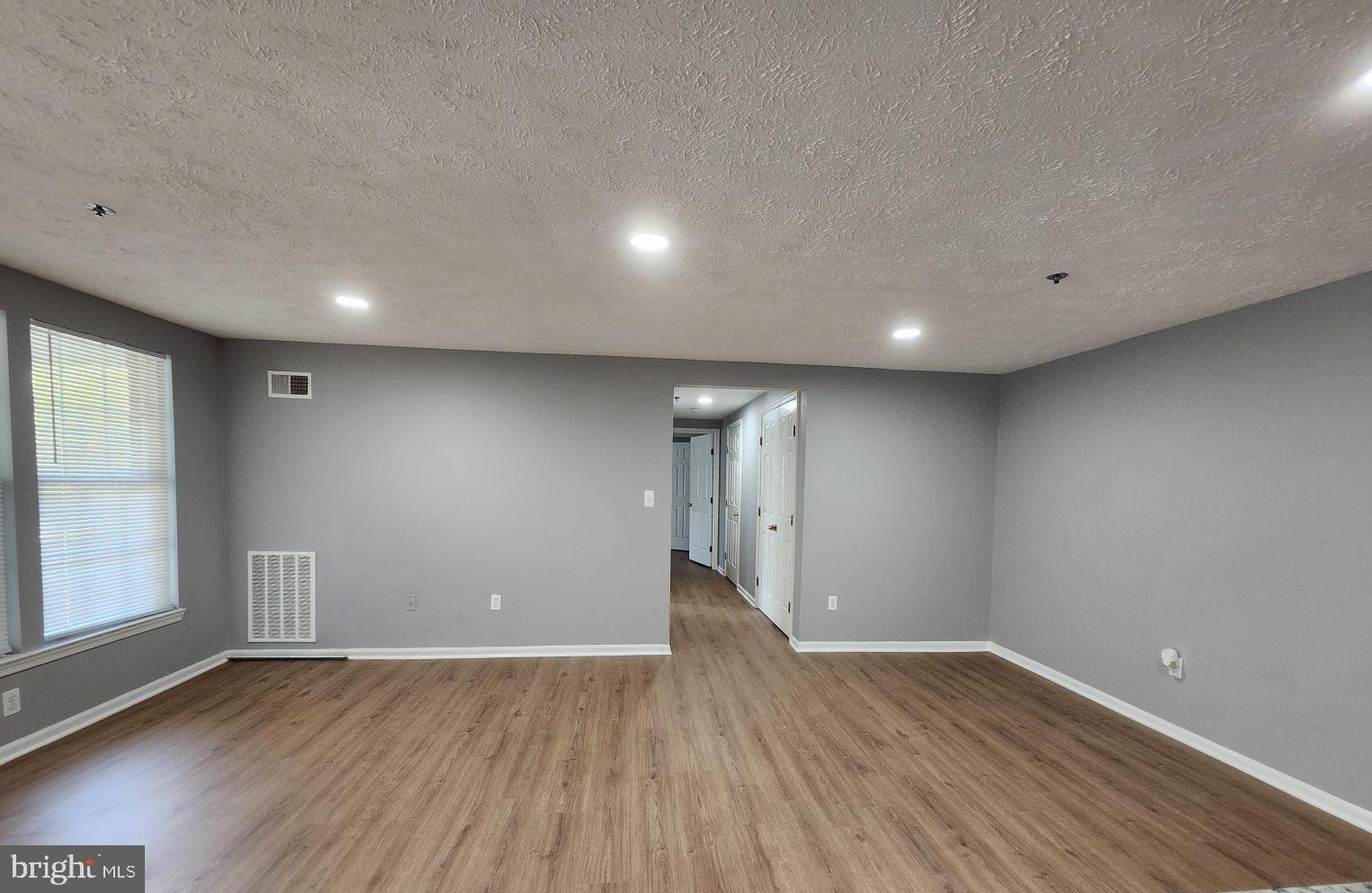 SHERBROOKE CONDO - Residential Lease