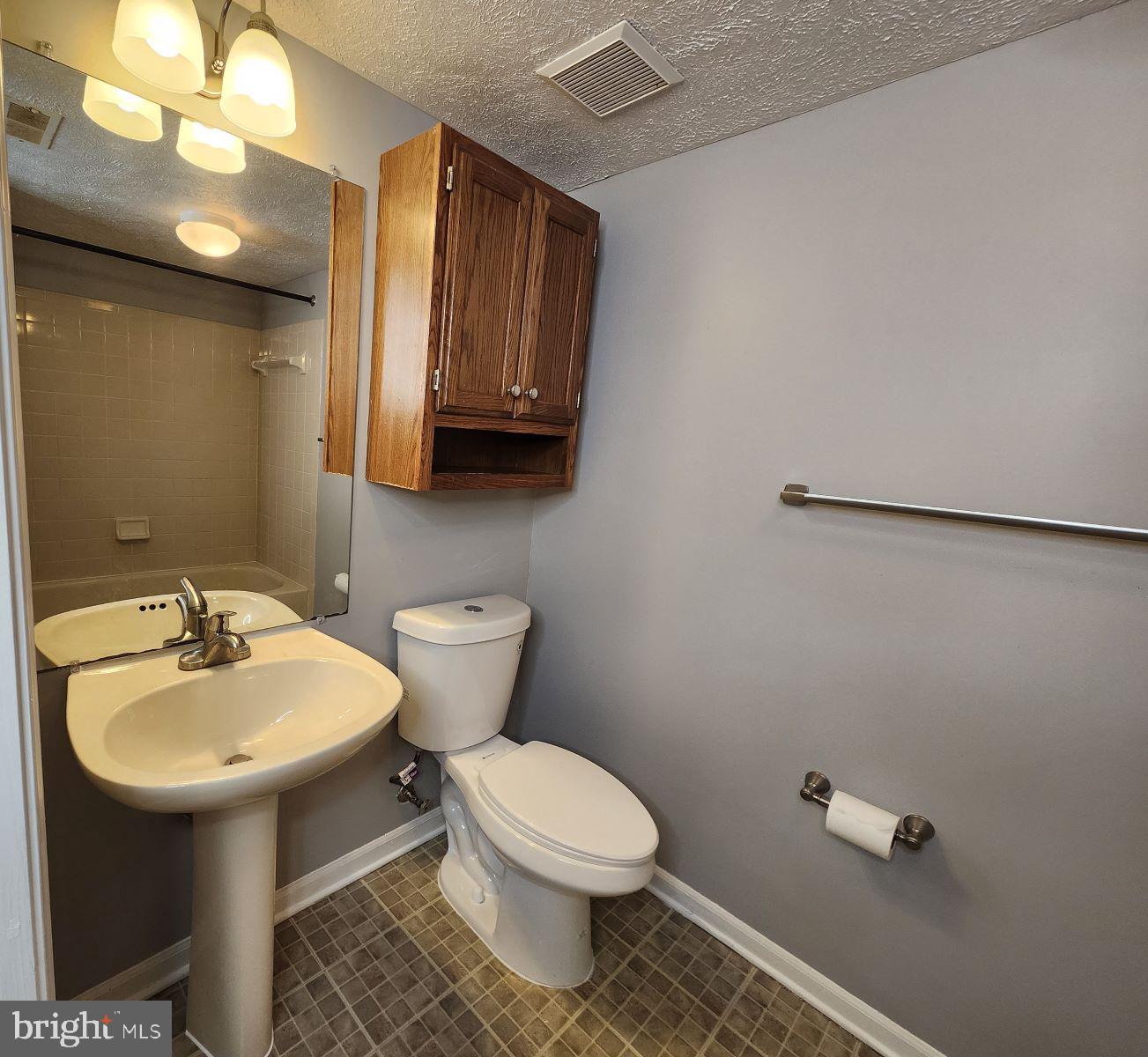 SHERBROOKE CONDO - Residential Lease