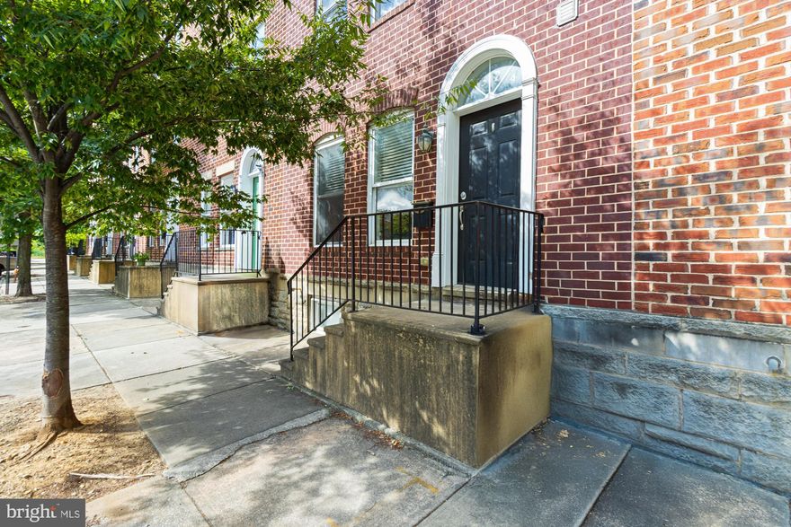 Large home in Federal Hill with and enclosed patio space that is great for dogs or barbecues, 2 car garage, roof top deck, 4 bedrooms, 4.5 baths, finished basement with 9 ft ceilings, lots of light, hardwood floors, custom built ins, wet bars, and more.   Lots of entertaining space throughout the house, extra office space or rec room in the loft.  Living room has a lovely gas fireplace.  3rd car parking behind the garage, and so much more, a truly must see!  Multi zone hvac that has been updated.  Great location, near the stadiums, museums, universities, hospitals, restaurants, bars, parks, Inner Harbor Promenade, and all the best Baltimore has to offer.