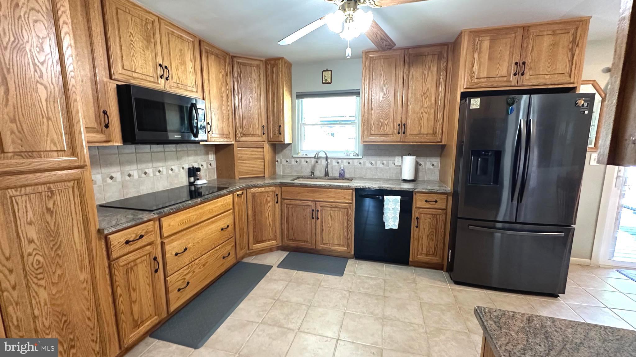 3412 BAYWOOD DRIVE