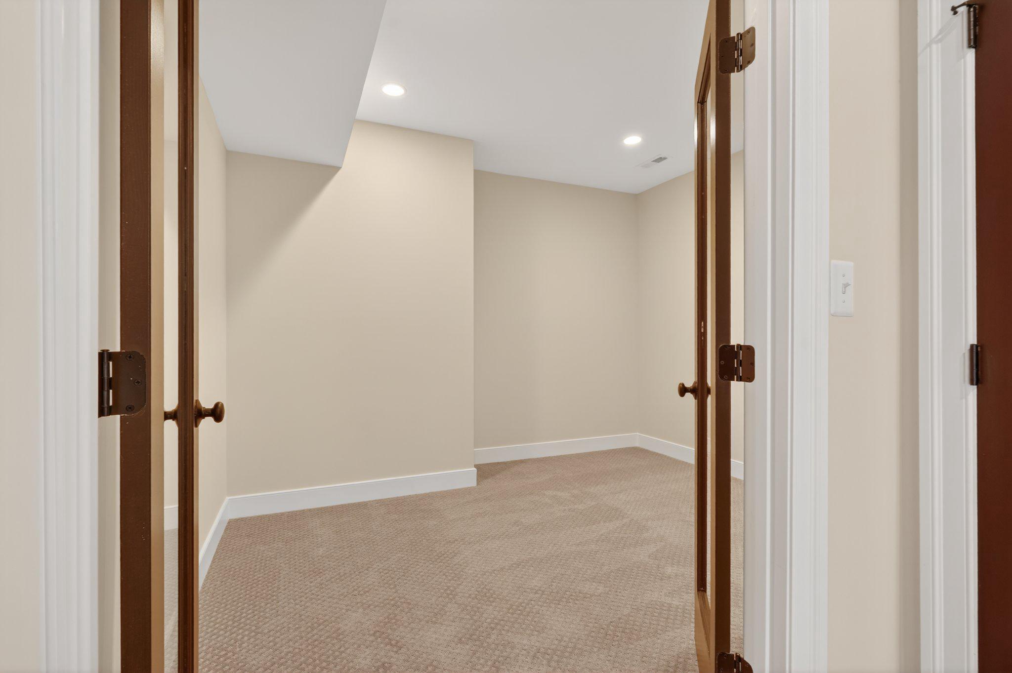 FALLS CHURCH PARK - Residential