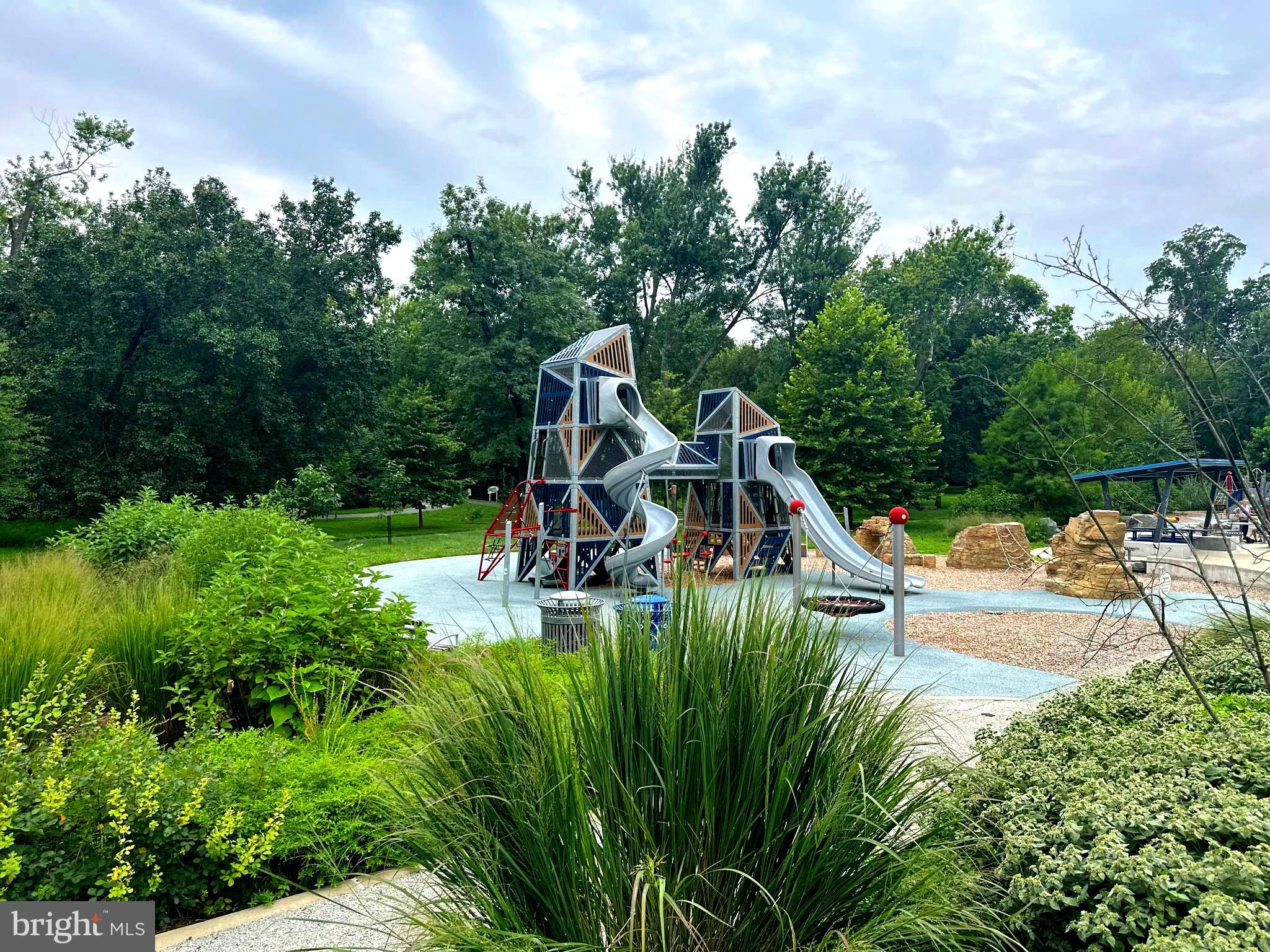 FALLS CHURCH PARK - Residential