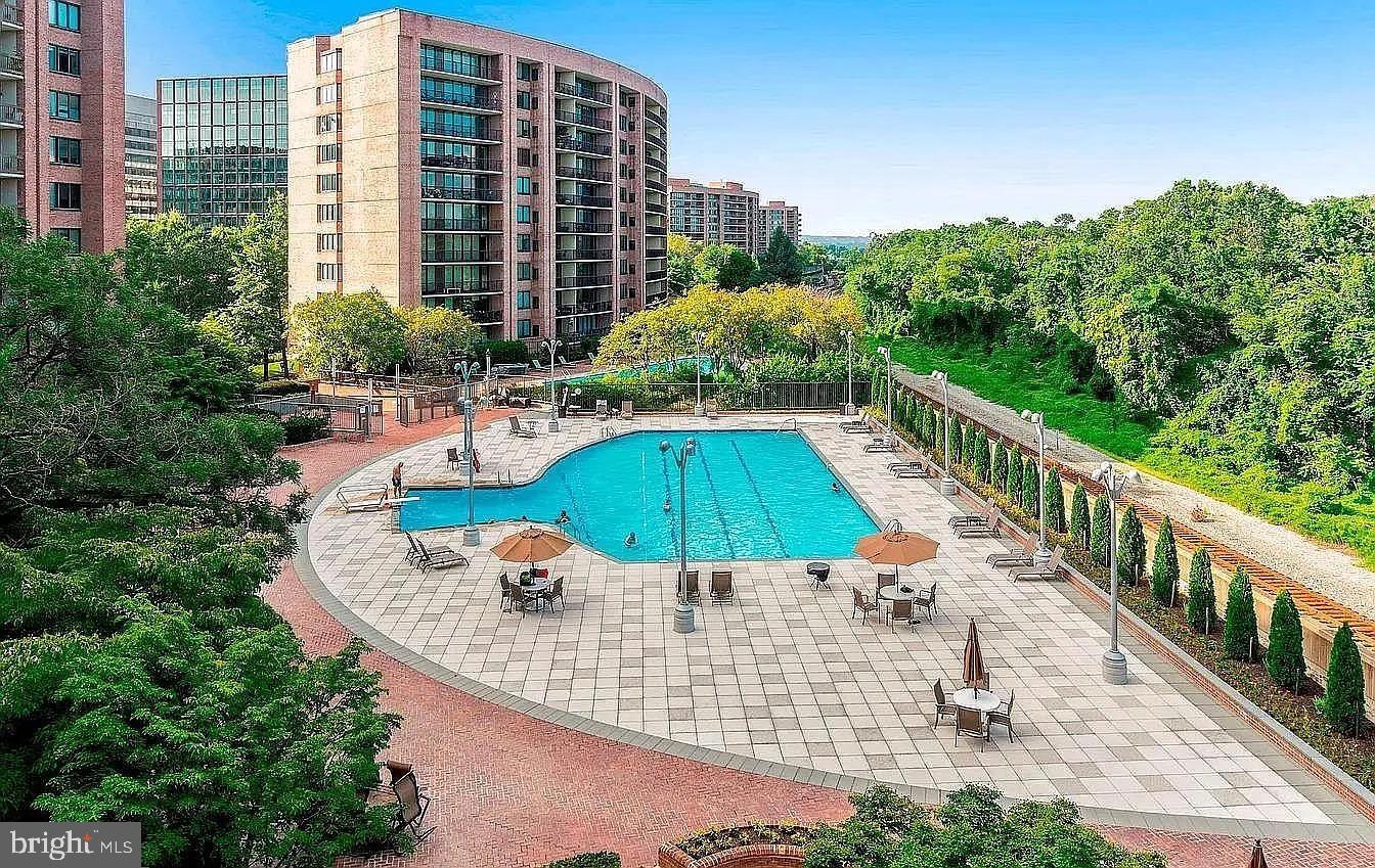 1805 CRYSTAL DRIVE 504S