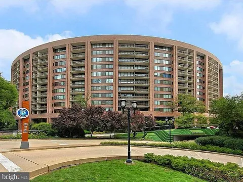 1805 Crystal Drive Unit 504S, Arlington, VA MLS: VAAR2058056