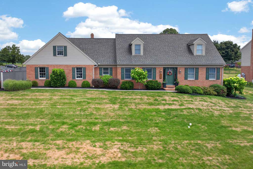 Photo of 695 Sue Drive, LITITZ, PA 17543 (MLS # PALA2092062)