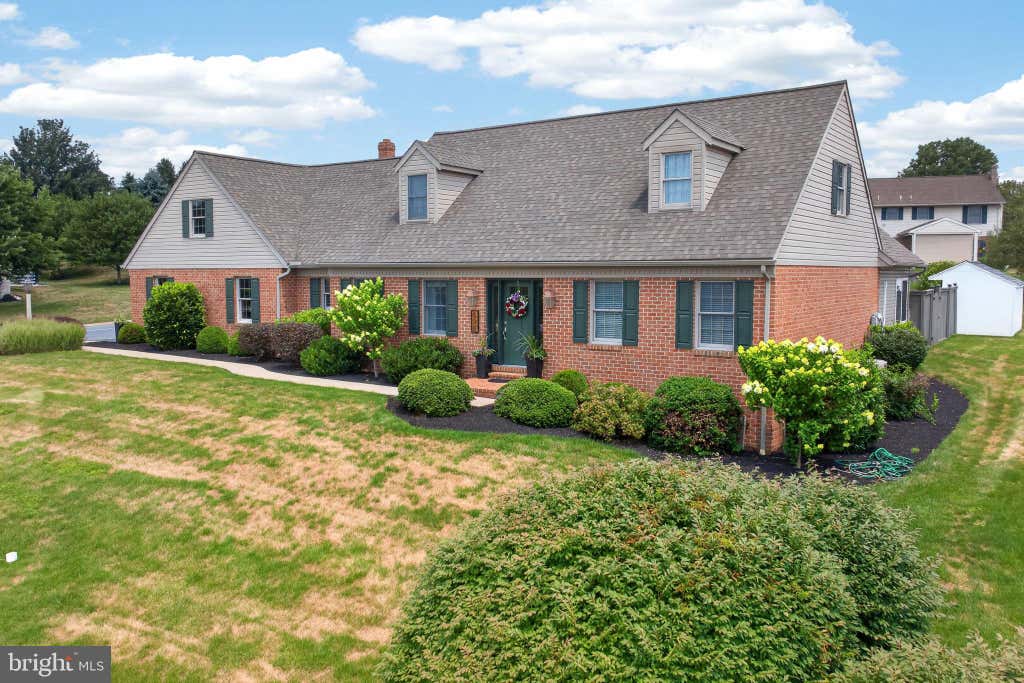 Photo of 695 Sue Drive, LITITZ, PA 17543 (MLS # PALA2092062)