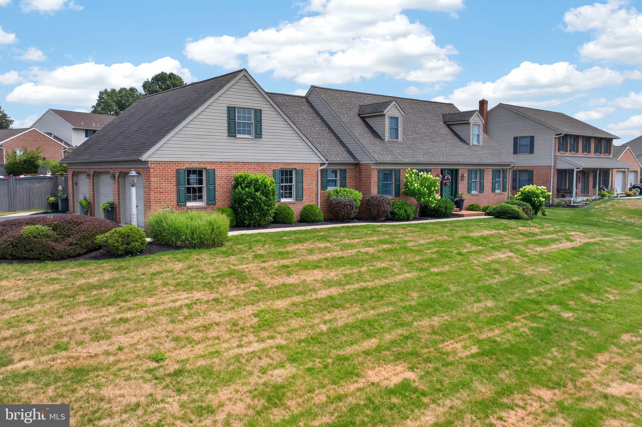 695 SUE DRIVE