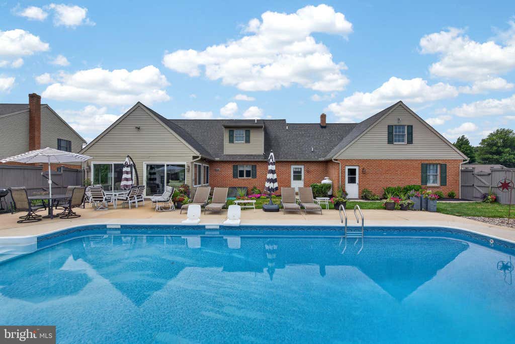 Photo of 695 Sue Drive, LITITZ, PA 17543 (MLS # PALA2092062)