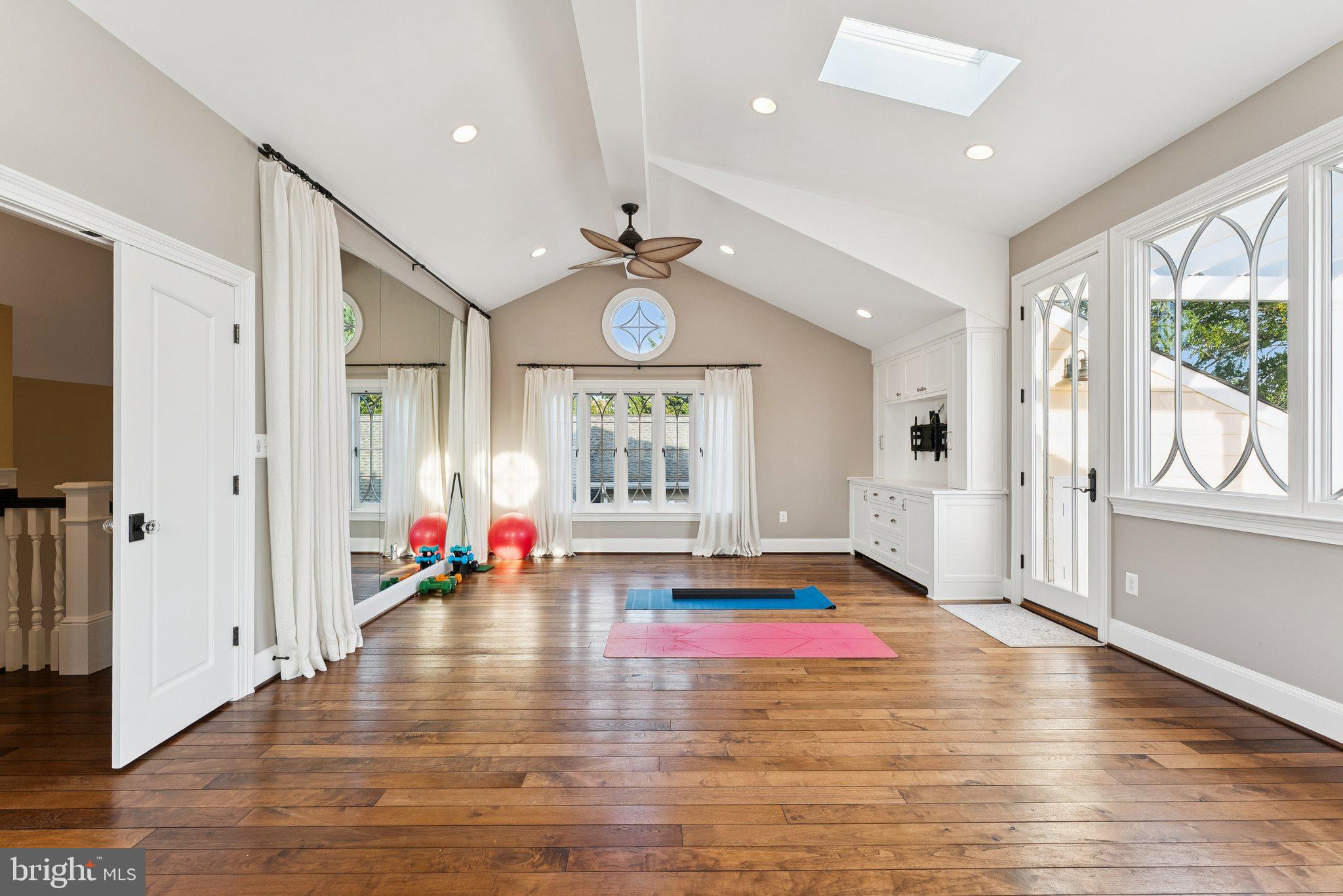 CLARENDON - Residential