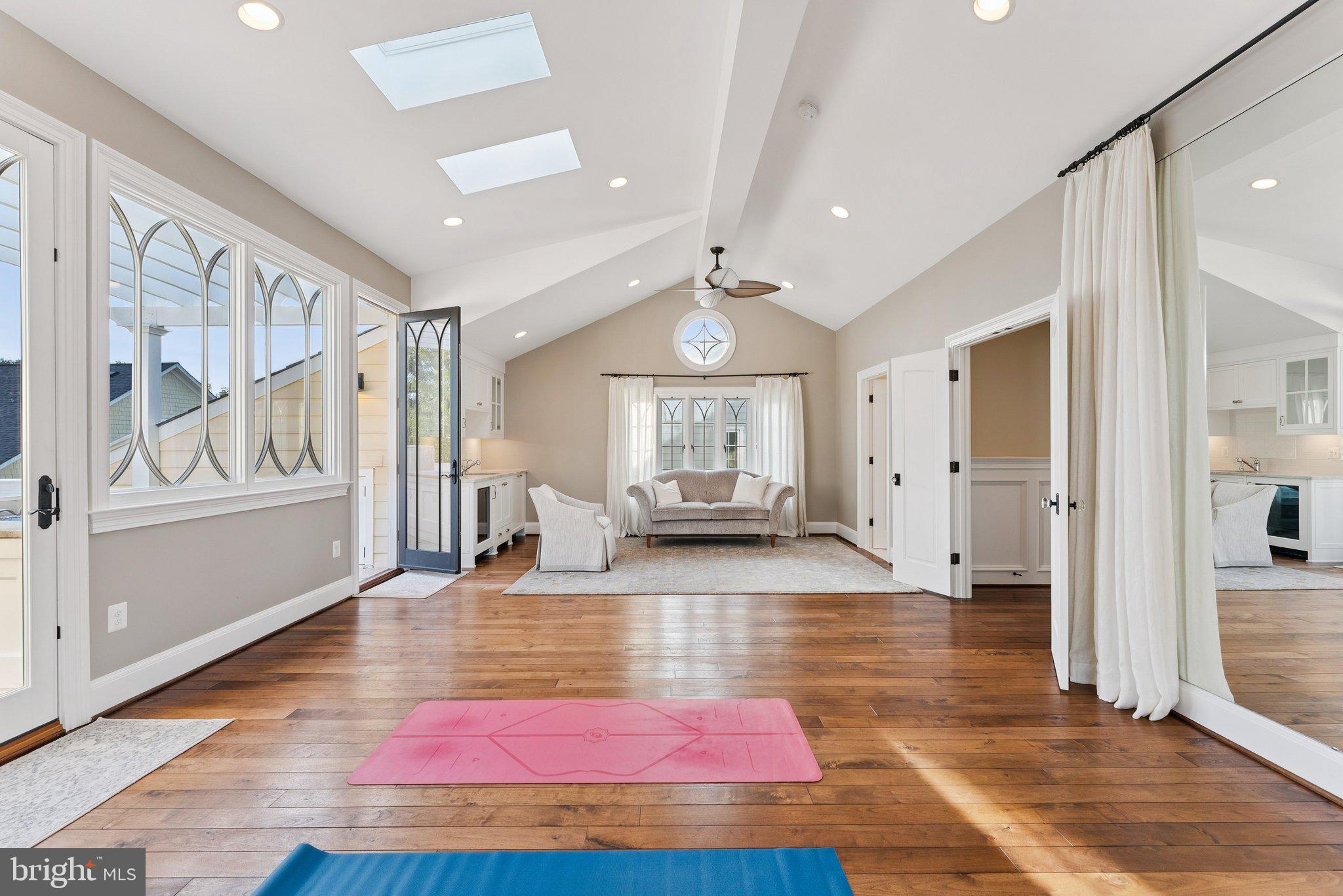 CLARENDON - Residential