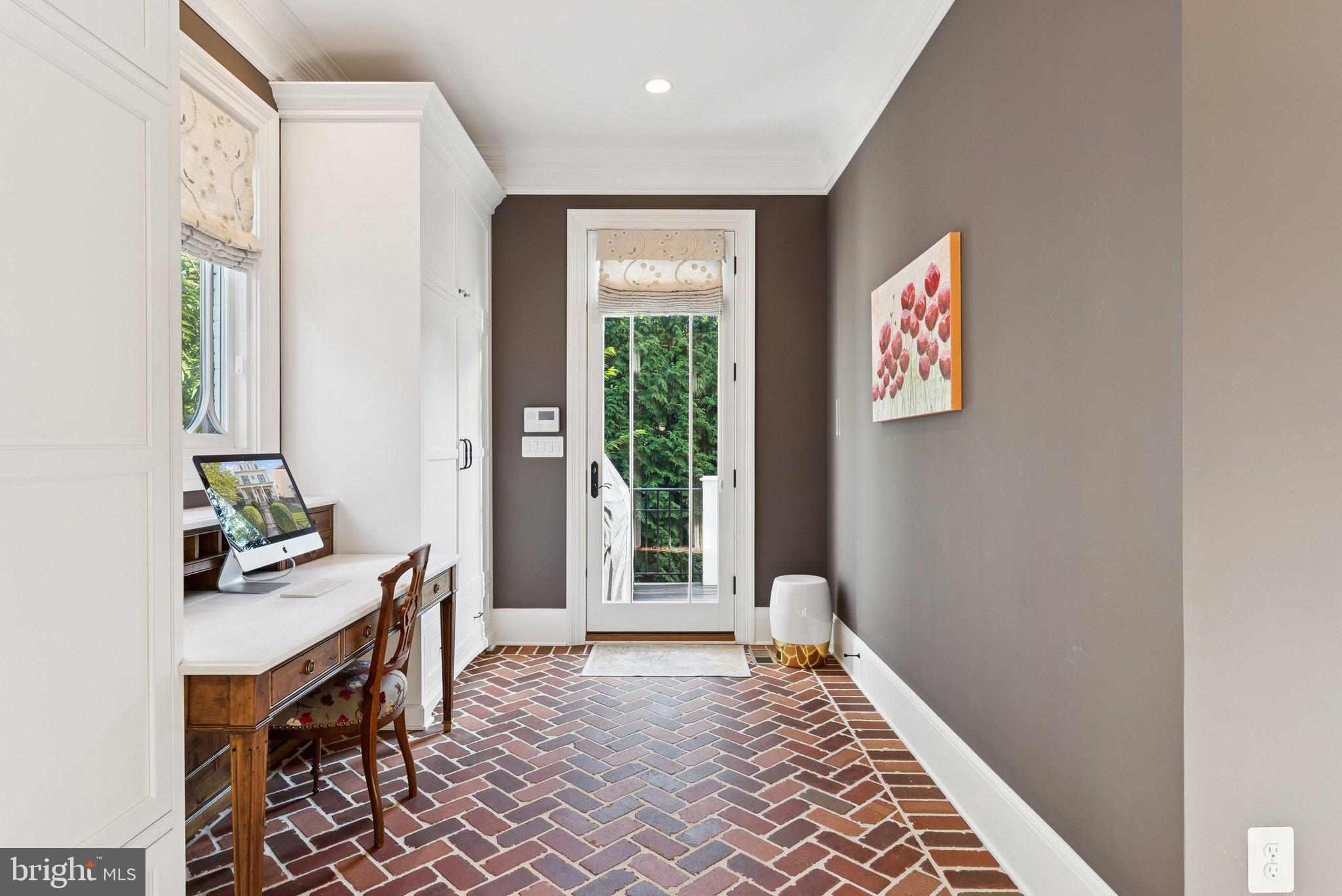 CLARENDON - Residential