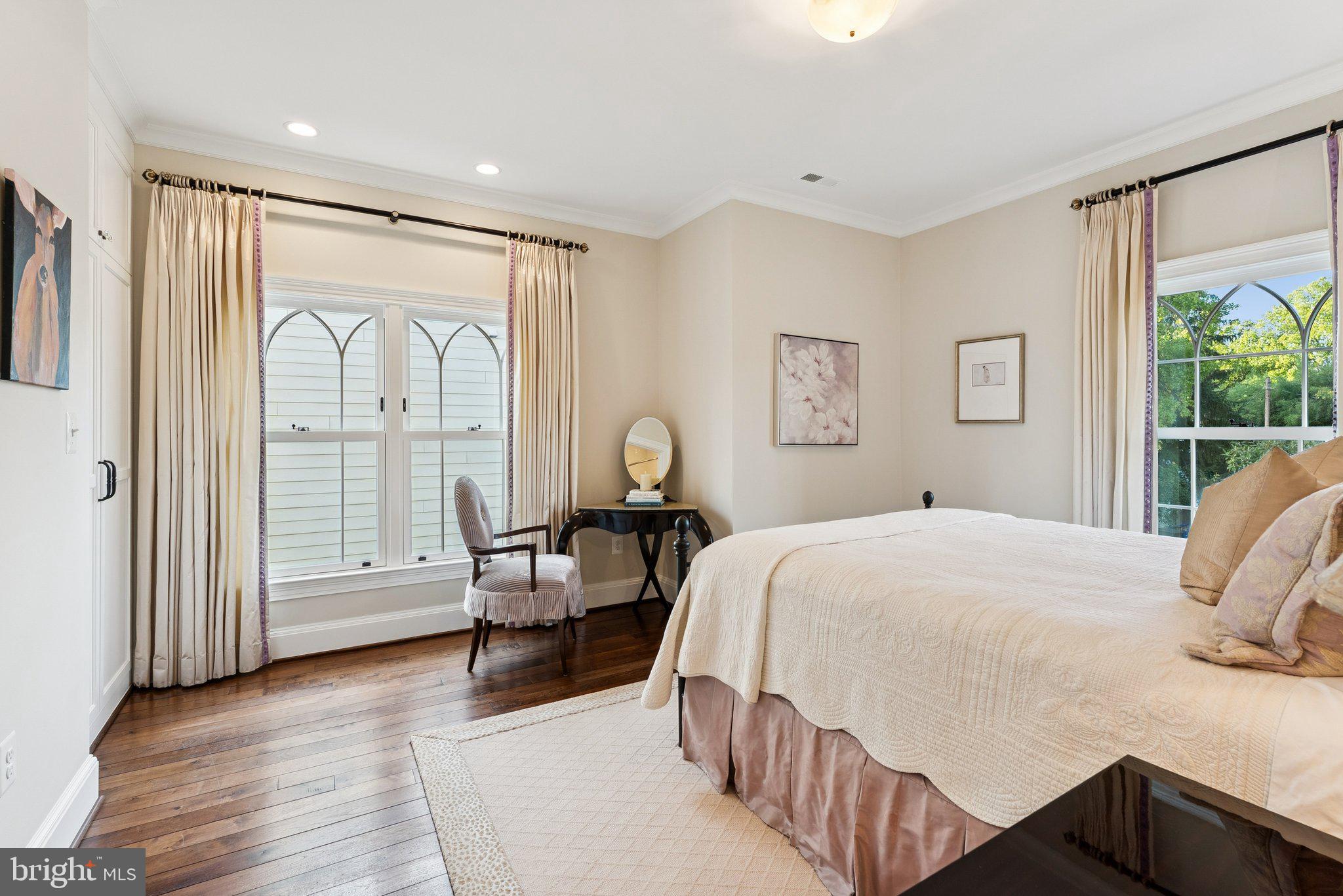 CLARENDON - Residential