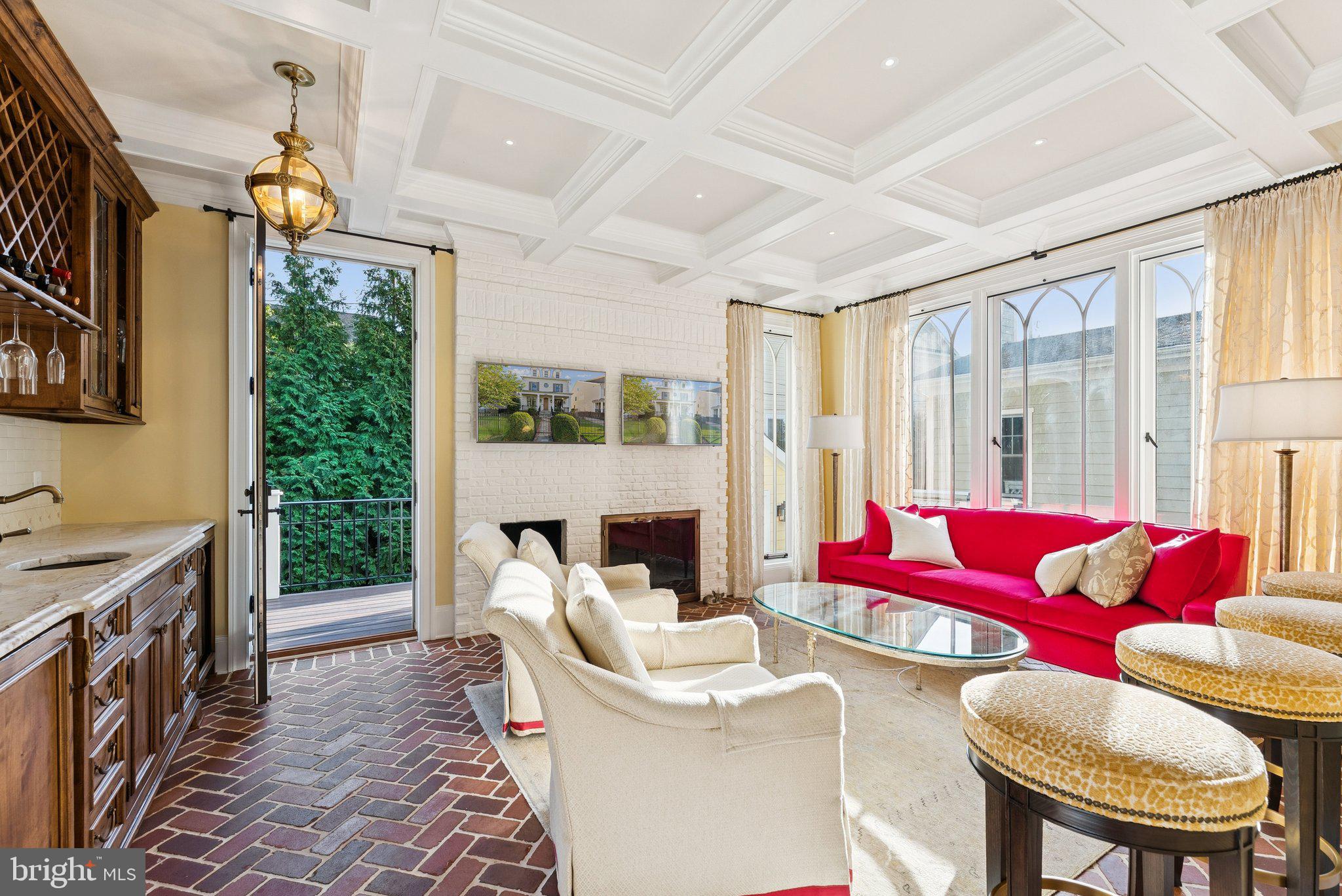 CLARENDON - Residential