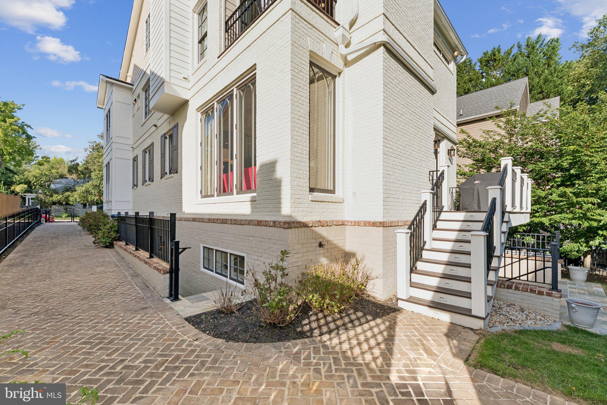 CLARENDON - Residential