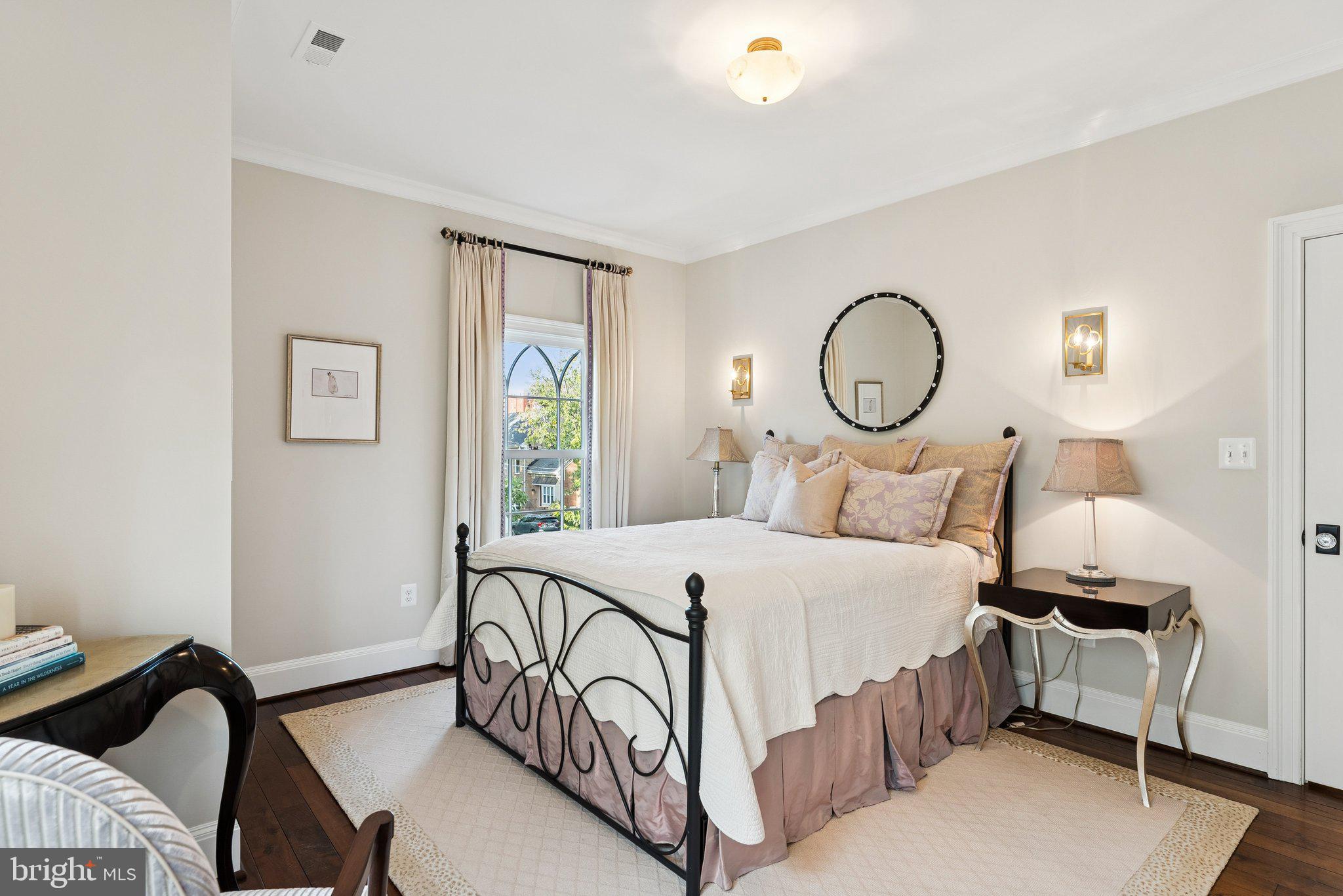 CLARENDON - Residential