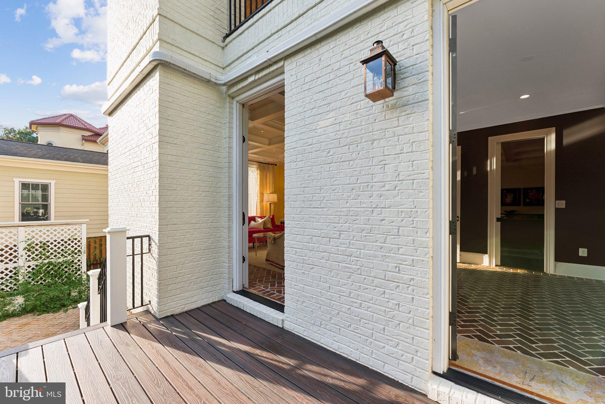 CLARENDON - Residential