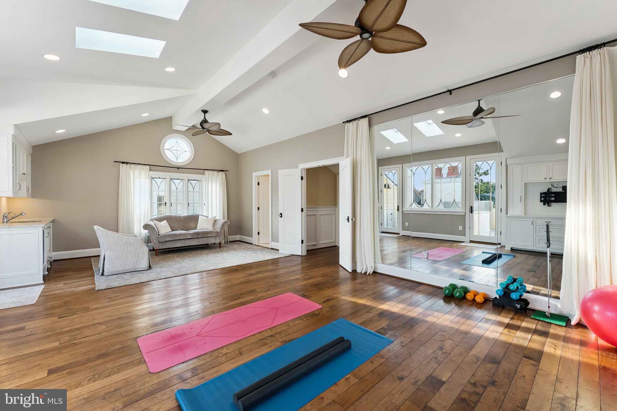 CLARENDON - Residential