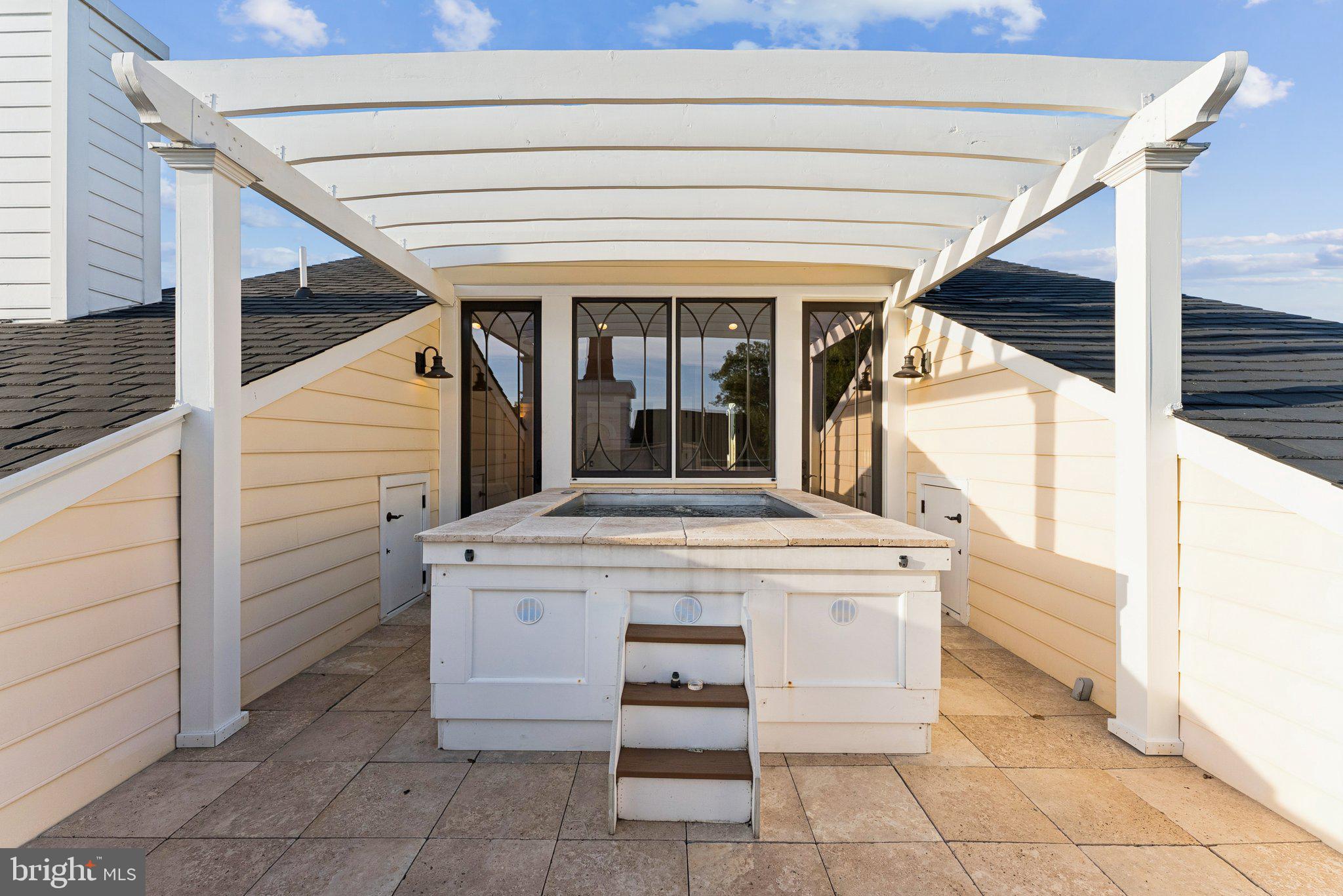 CLARENDON - Residential