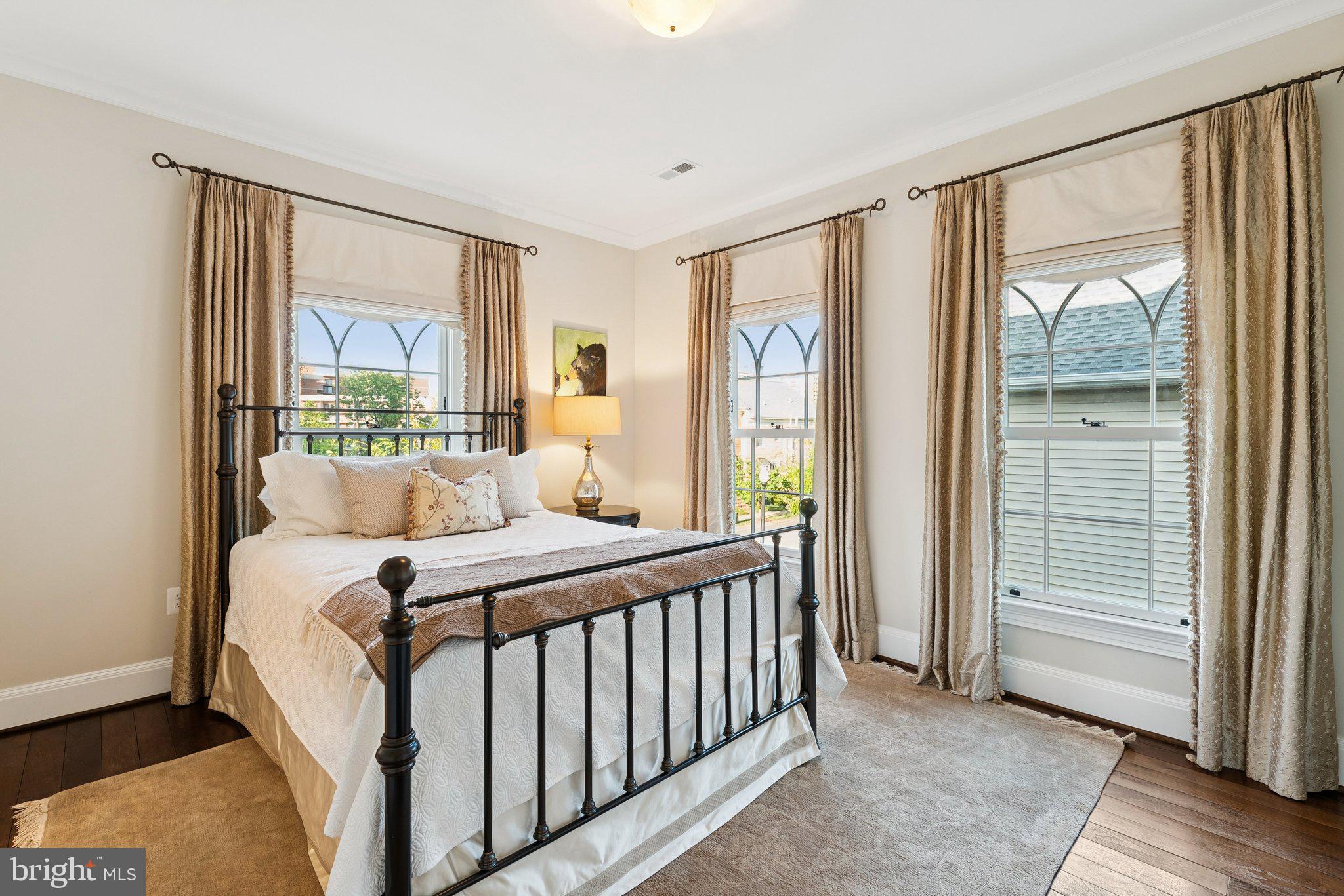 CLARENDON - Residential