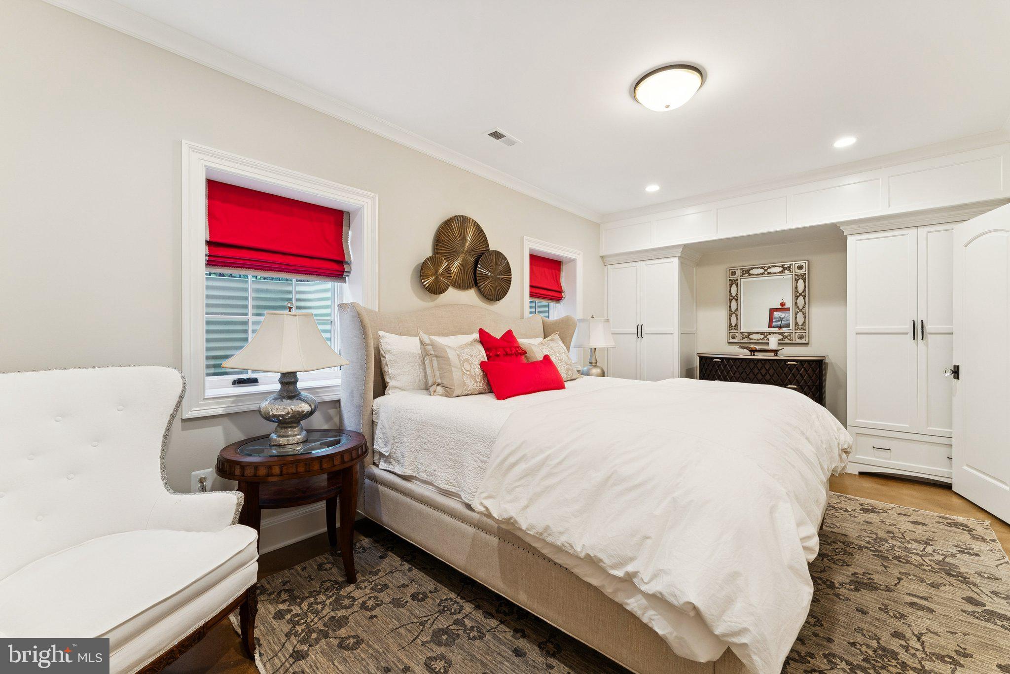 CLARENDON - Residential