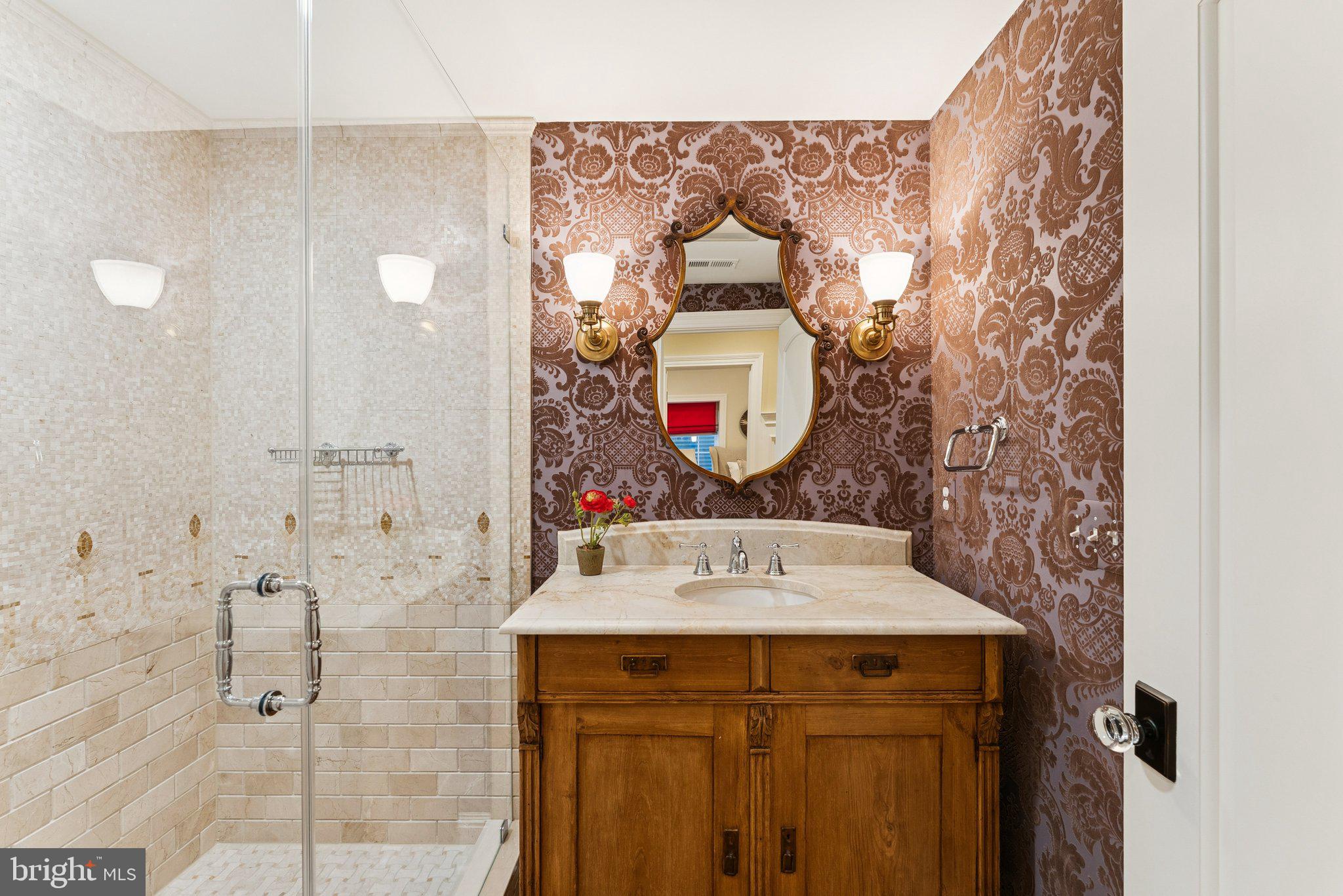 CLARENDON - Residential