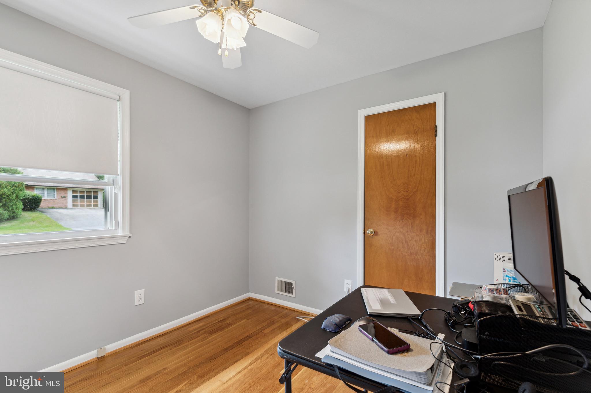 CALVERTON - Residential