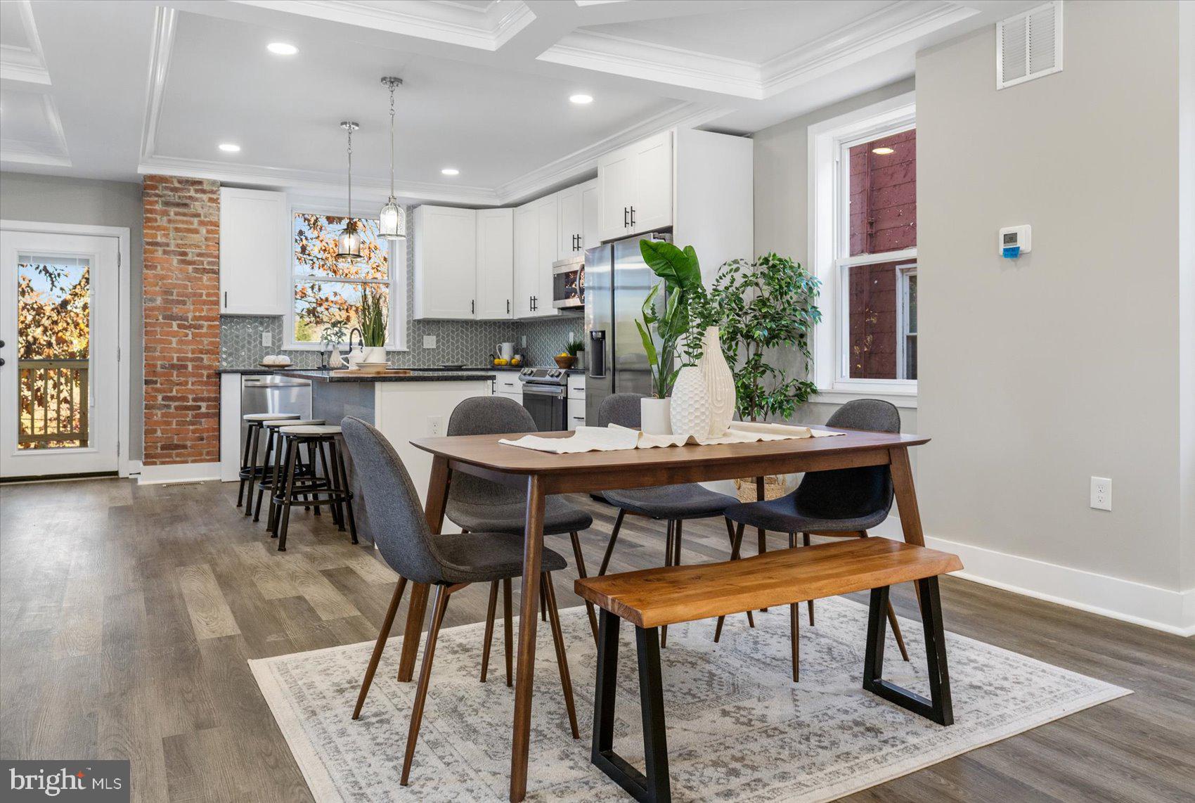 MOUNT WASHINGTON - Residential