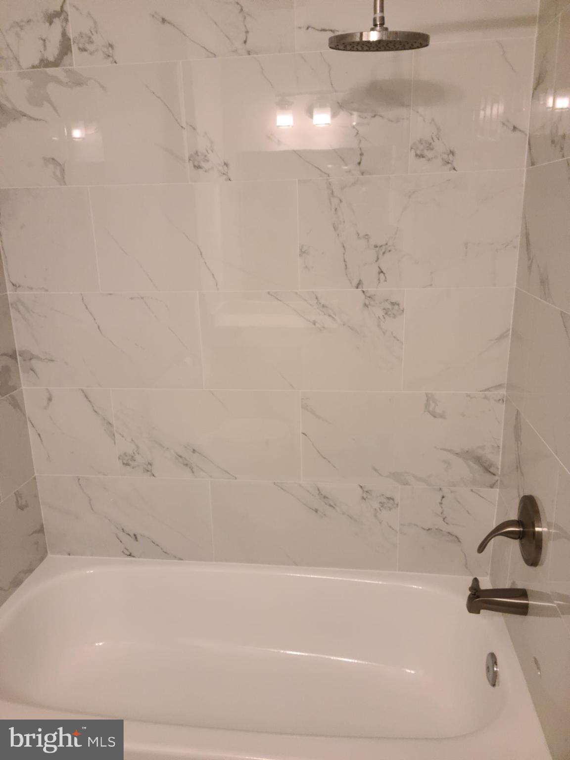 LAKESHORE - Residential Lease