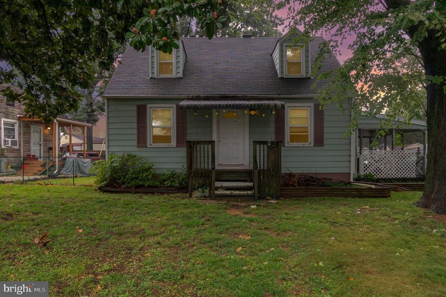 Enjoy your very own 4 bed 2 bathroom house conveniently located near multiple shopping centers and numerous high schools such as Eastern tech! 1 of the bedrooms & bathrooms is on the main floor, best for someone who doesn't like steps! This home has plenty of front and back yard space for entertaining guests, family gatherings and fall bonfires! 
Please direct all inquiries to co listing agent Cory Willems