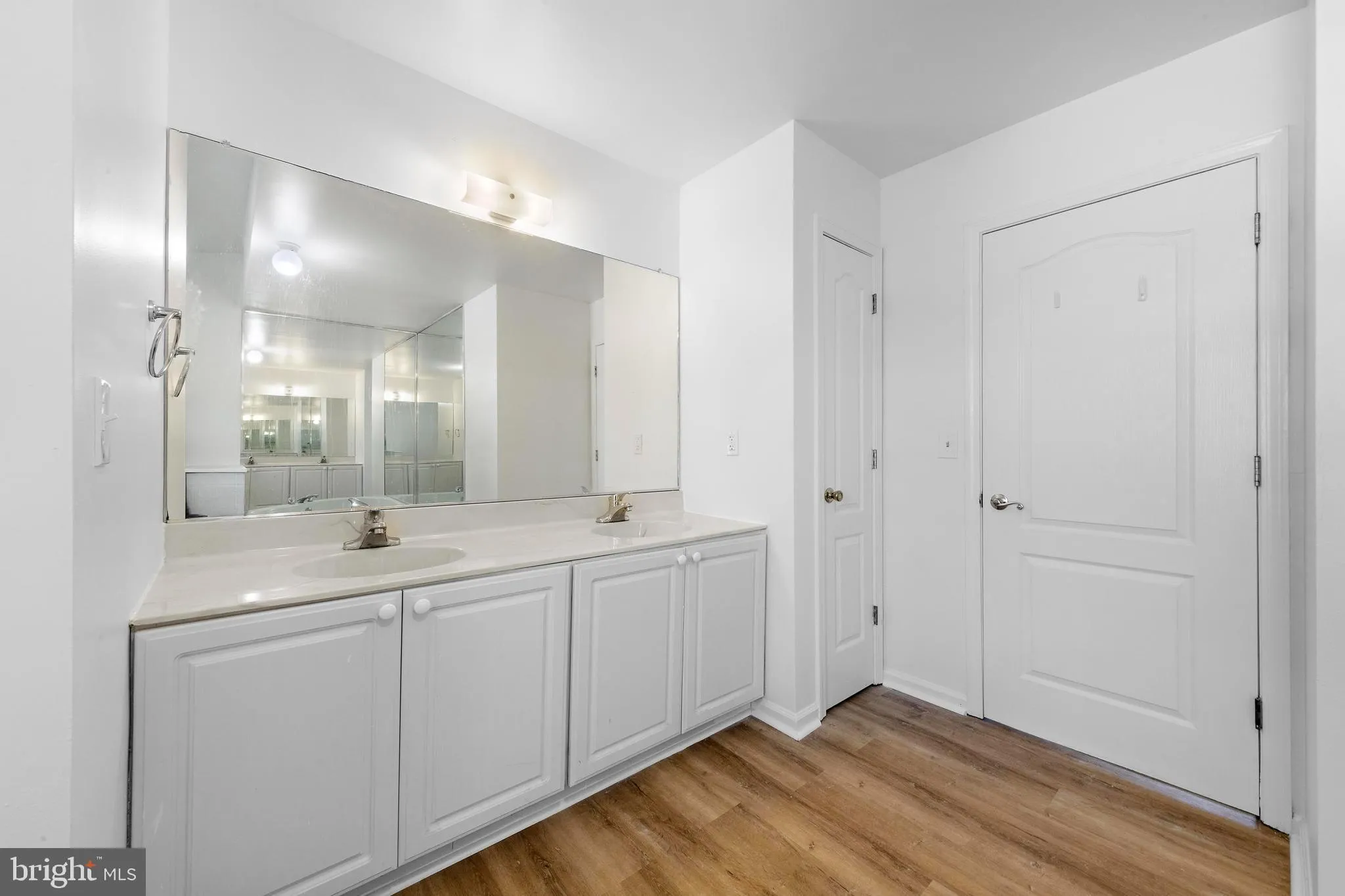 Manahawkin, New Jersey 08050, United States, 3 Bedrooms Bedrooms, ,3 BathroomsBathrooms,Residential,Contingent,127559