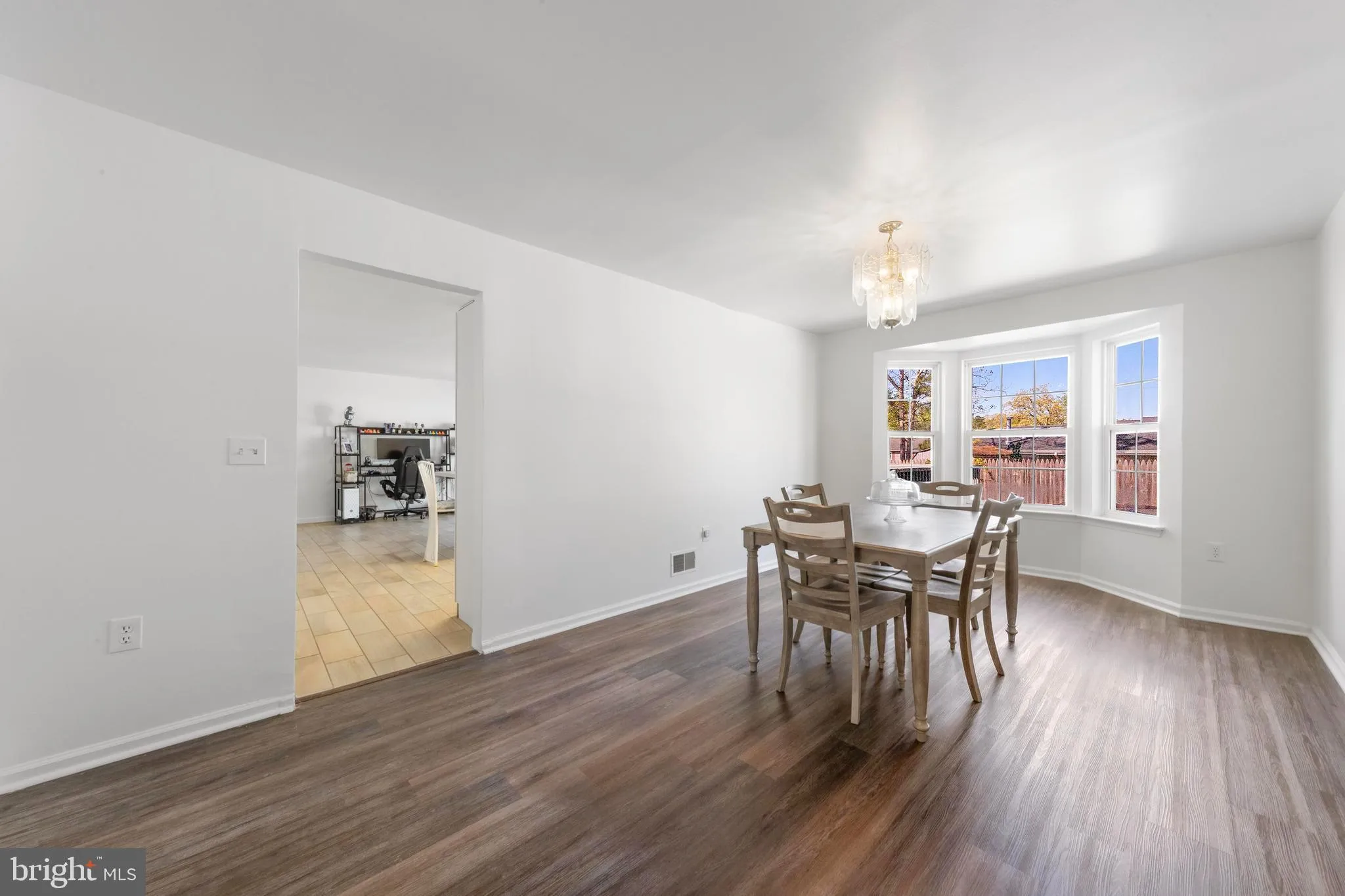 Manahawkin, New Jersey 08050, United States, 3 Bedrooms Bedrooms, ,3 BathroomsBathrooms,Residential,Contingent,127559