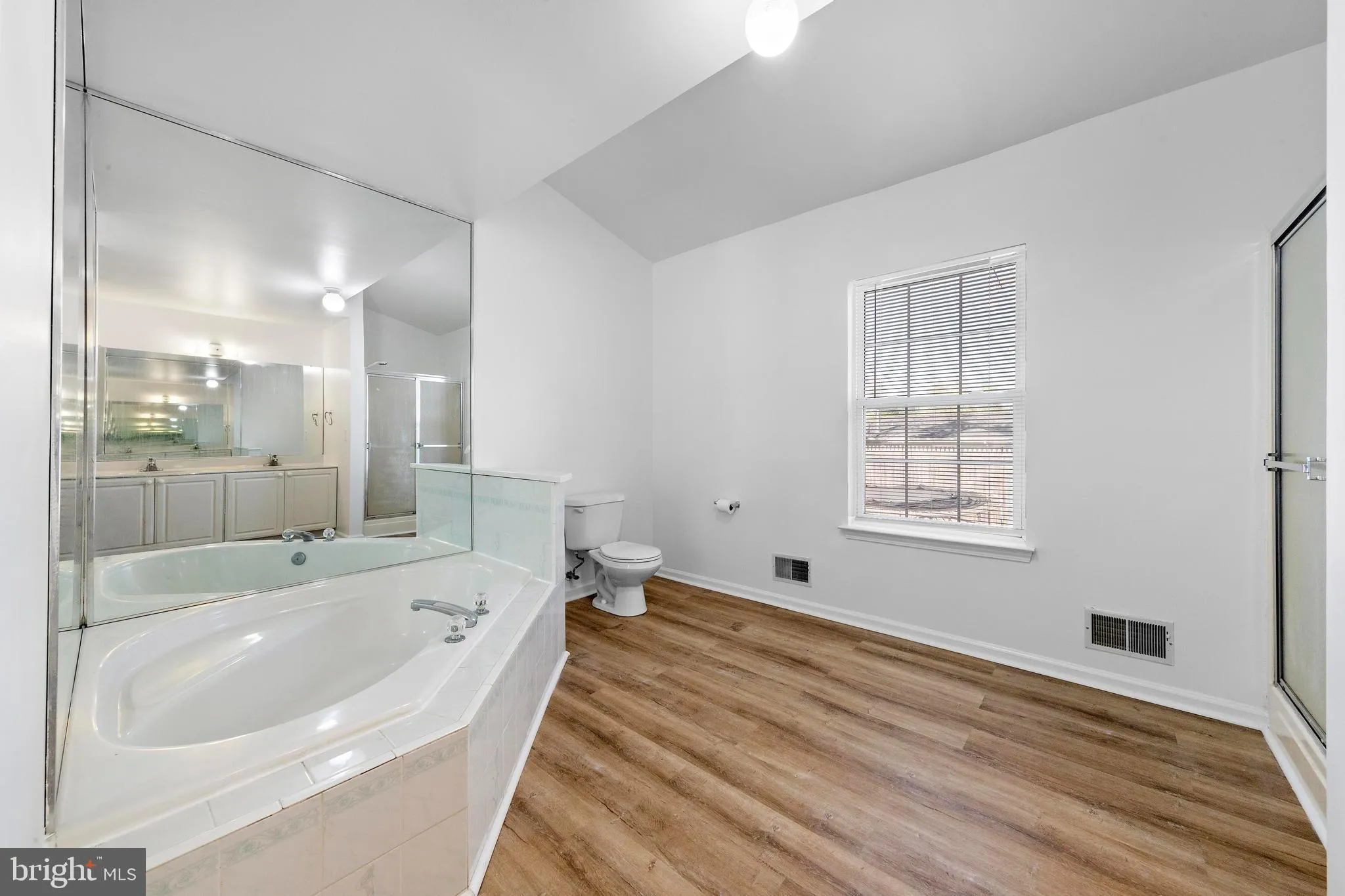 Manahawkin, New Jersey 08050, United States, 3 Bedrooms Bedrooms, ,3 BathroomsBathrooms,Residential,Contingent,127559