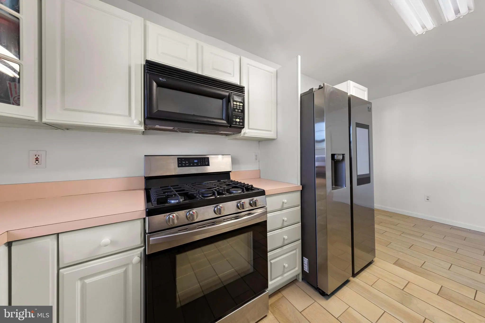 Manahawkin, New Jersey 08050, United States, 3 Bedrooms Bedrooms, ,3 BathroomsBathrooms,Residential,Contingent,127559