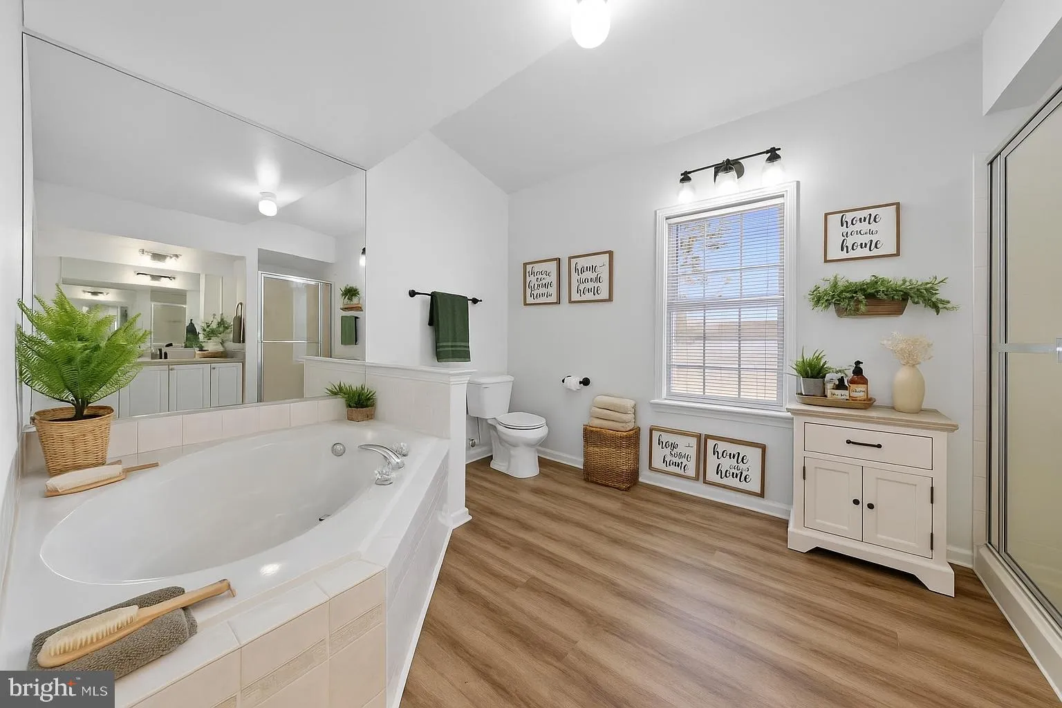 Manahawkin, New Jersey 08050, United States, 3 Bedrooms Bedrooms, ,3 BathroomsBathrooms,Residential,Contingent,127559