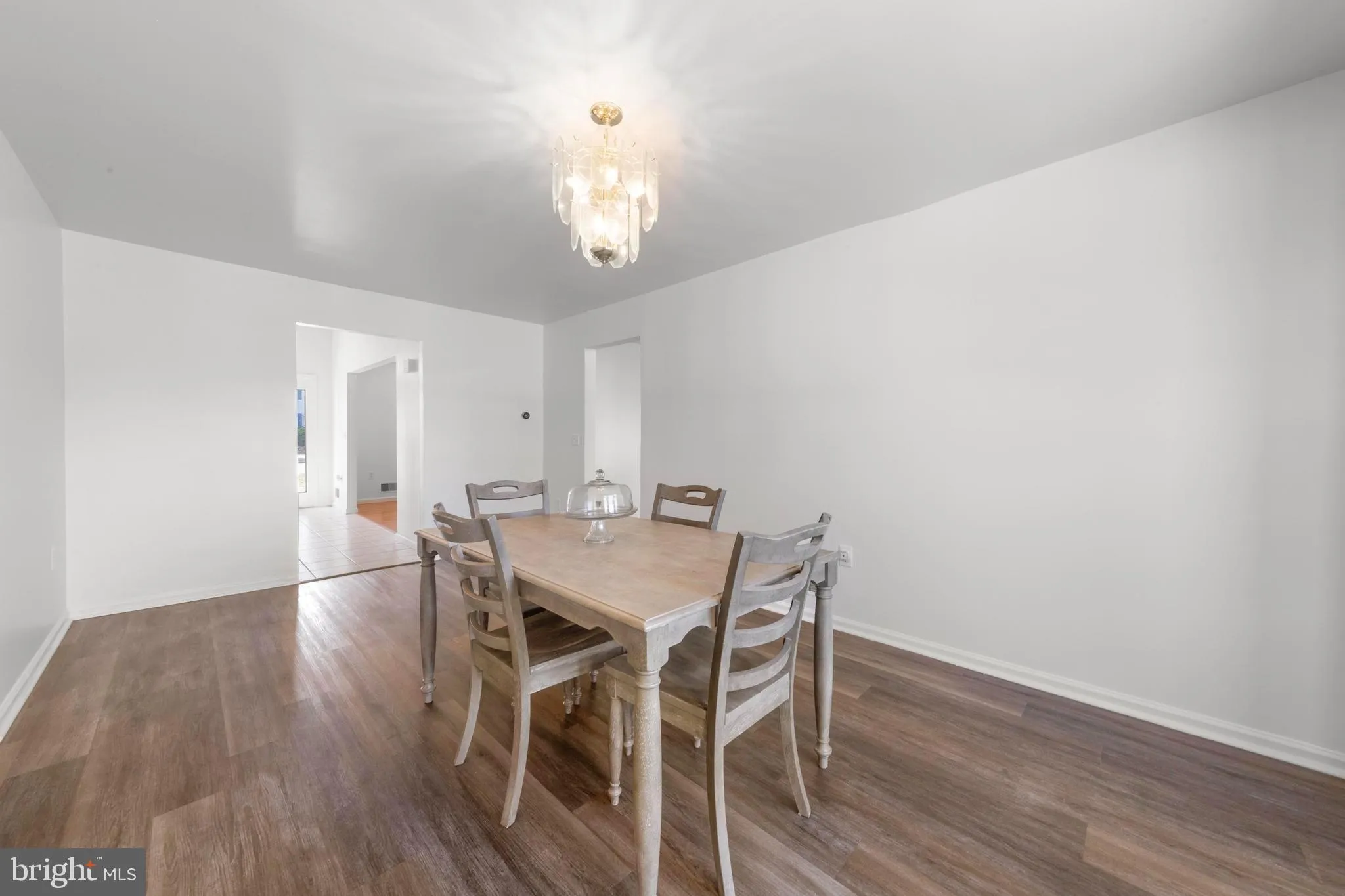 Manahawkin, New Jersey 08050, United States, 3 Bedrooms Bedrooms, ,3 BathroomsBathrooms,Residential,Contingent,127559