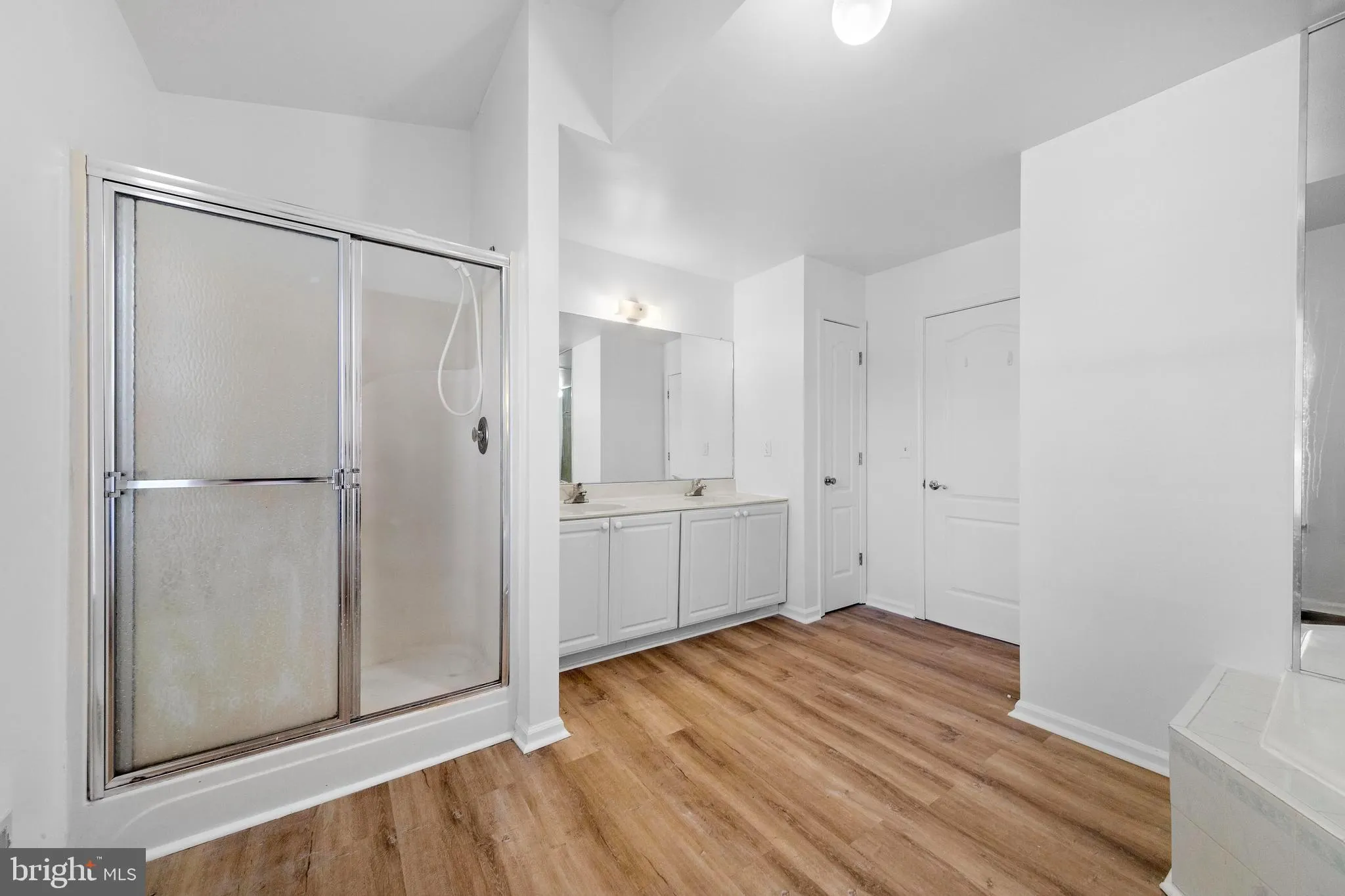 Manahawkin, New Jersey 08050, United States, 3 Bedrooms Bedrooms, ,3 BathroomsBathrooms,Residential,Contingent,127559