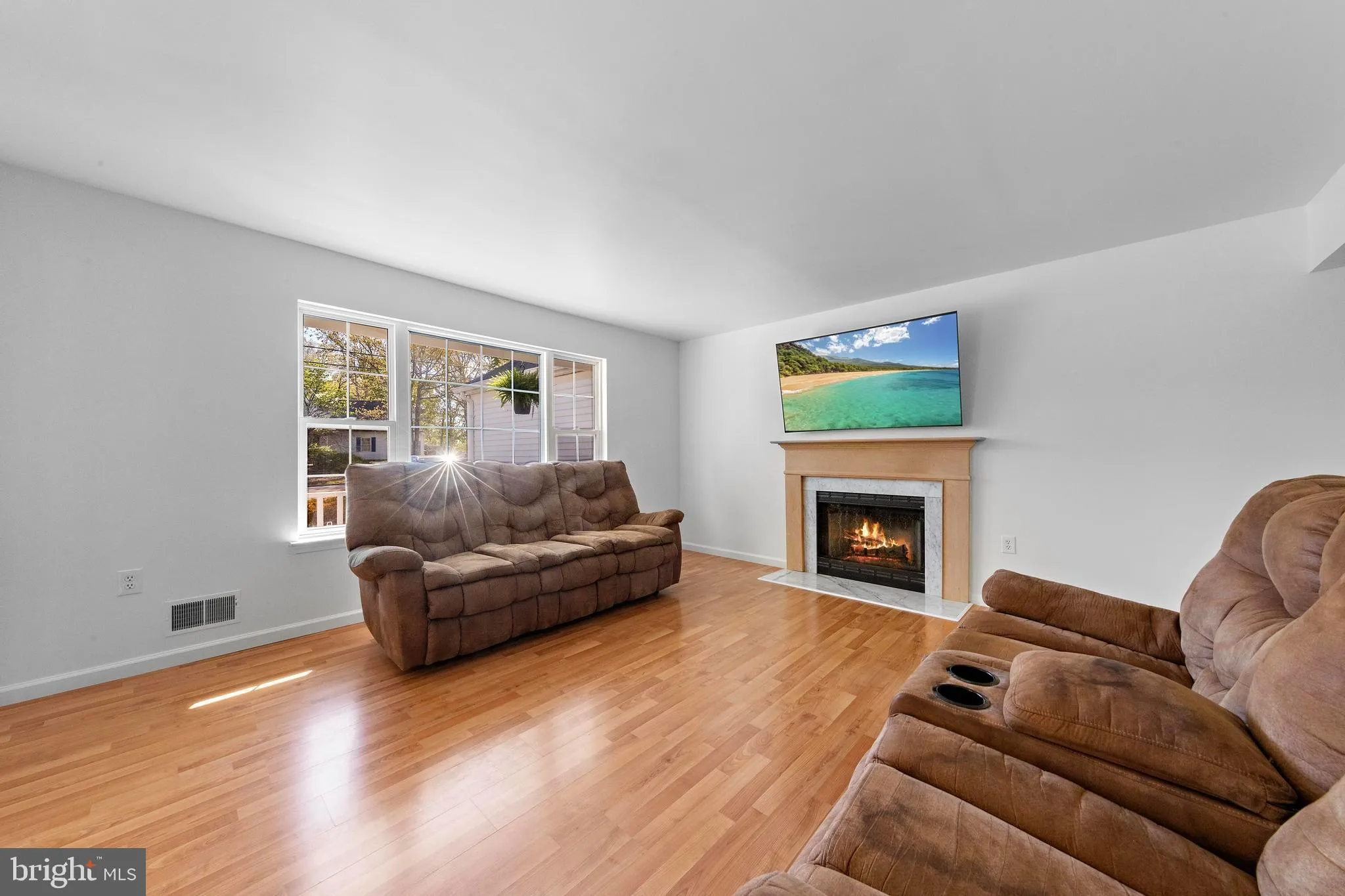 Manahawkin, New Jersey 08050, United States, 3 Bedrooms Bedrooms, ,3 BathroomsBathrooms,Residential,Contingent,127559