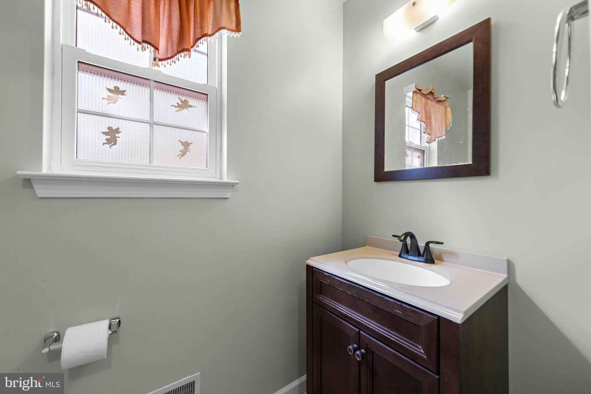 Manahawkin, New Jersey 08050, United States, 3 Bedrooms Bedrooms, ,3 BathroomsBathrooms,Residential,Contingent,127559