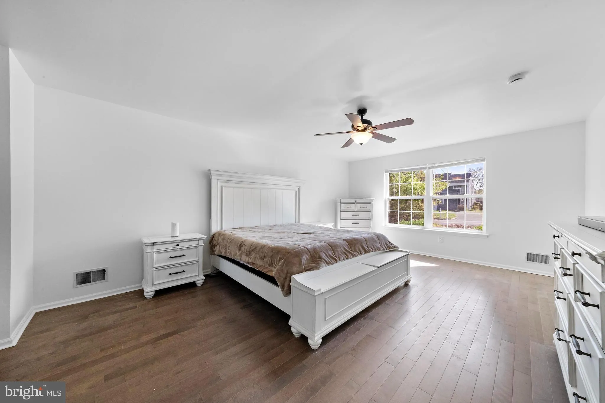 Manahawkin, New Jersey 08050, United States, 3 Bedrooms Bedrooms, ,3 BathroomsBathrooms,Residential,Contingent,127559