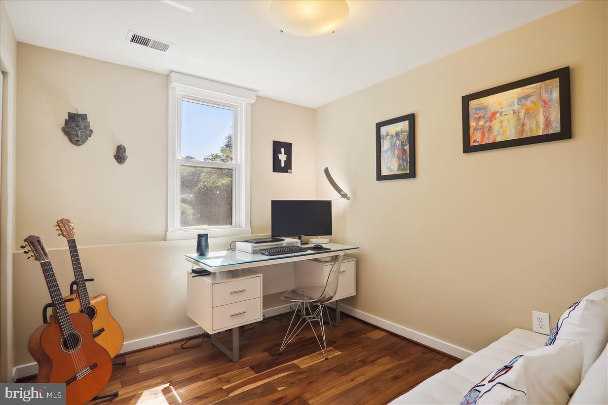 QUINCE ORCHARD KNOLLS - Residential