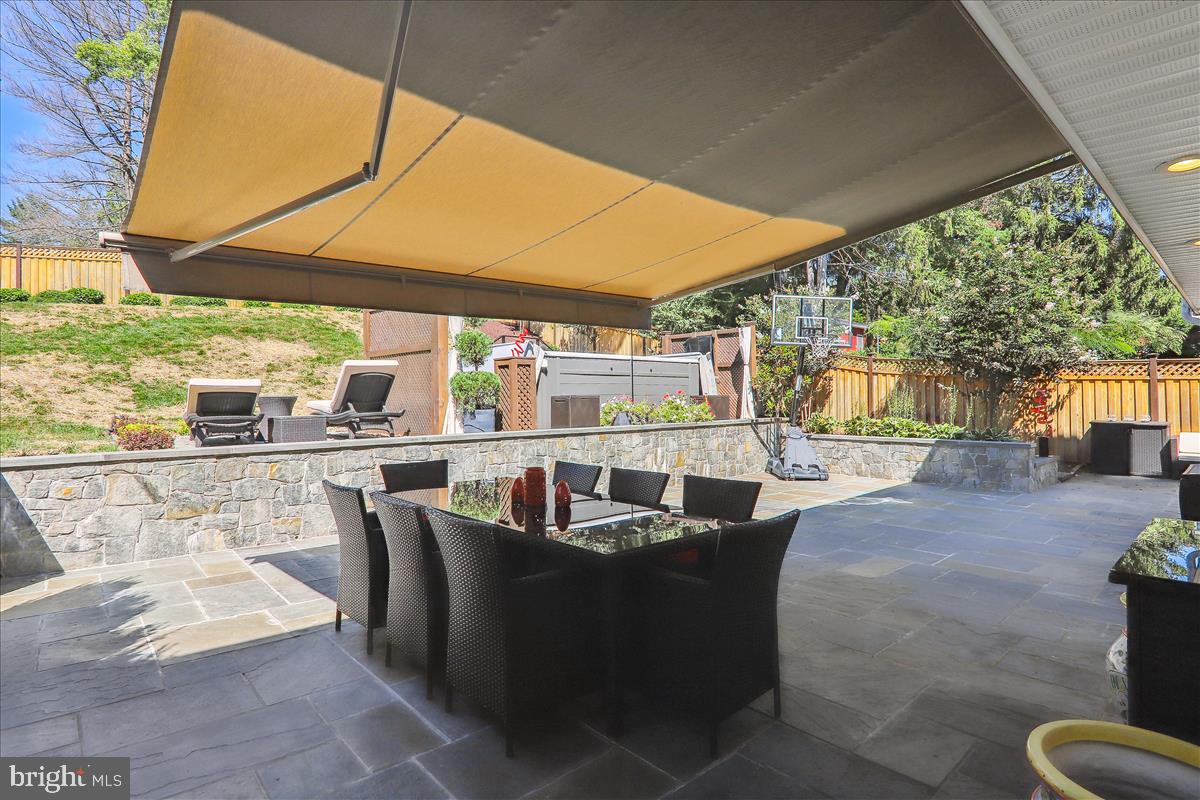 QUINCE ORCHARD KNOLLS - Residential