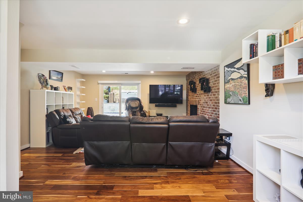 QUINCE ORCHARD KNOLLS - Residential