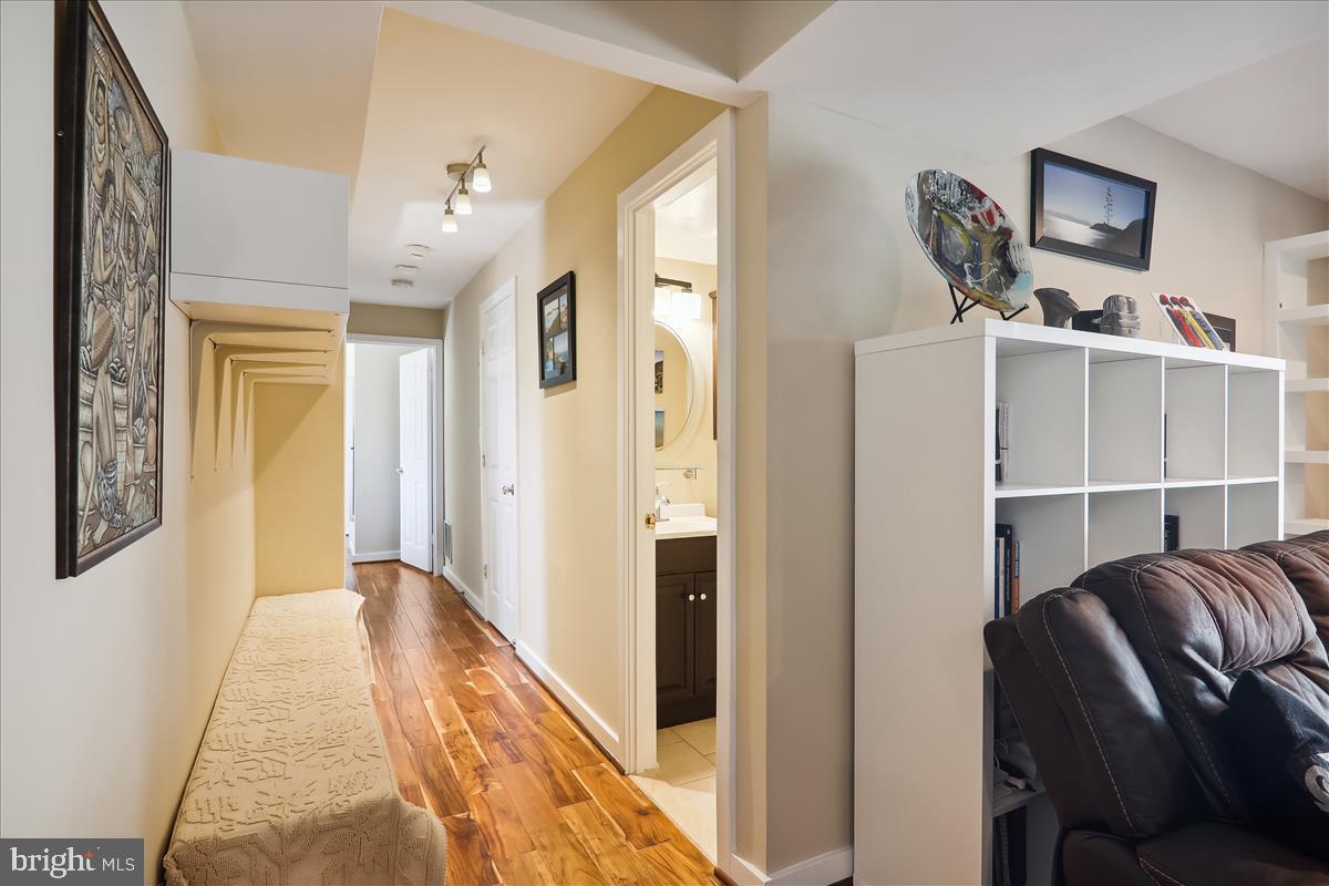 QUINCE ORCHARD KNOLLS - Residential