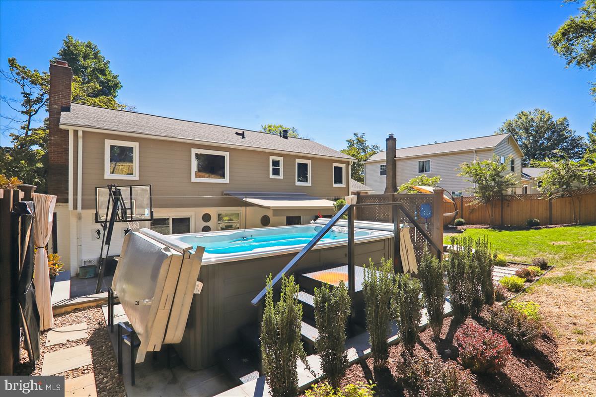 QUINCE ORCHARD KNOLLS - Residential