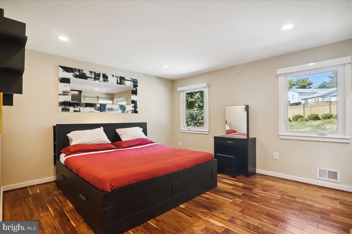 QUINCE ORCHARD KNOLLS - Residential