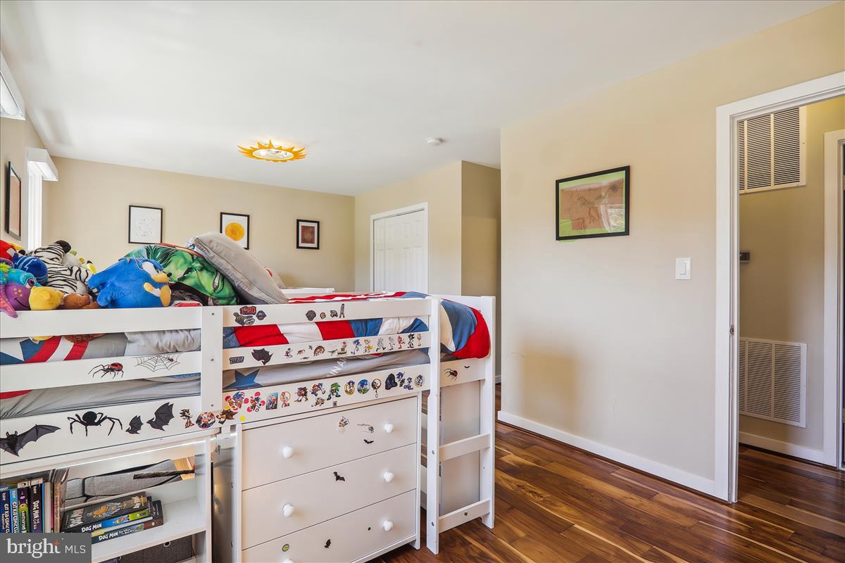 QUINCE ORCHARD KNOLLS - Residential