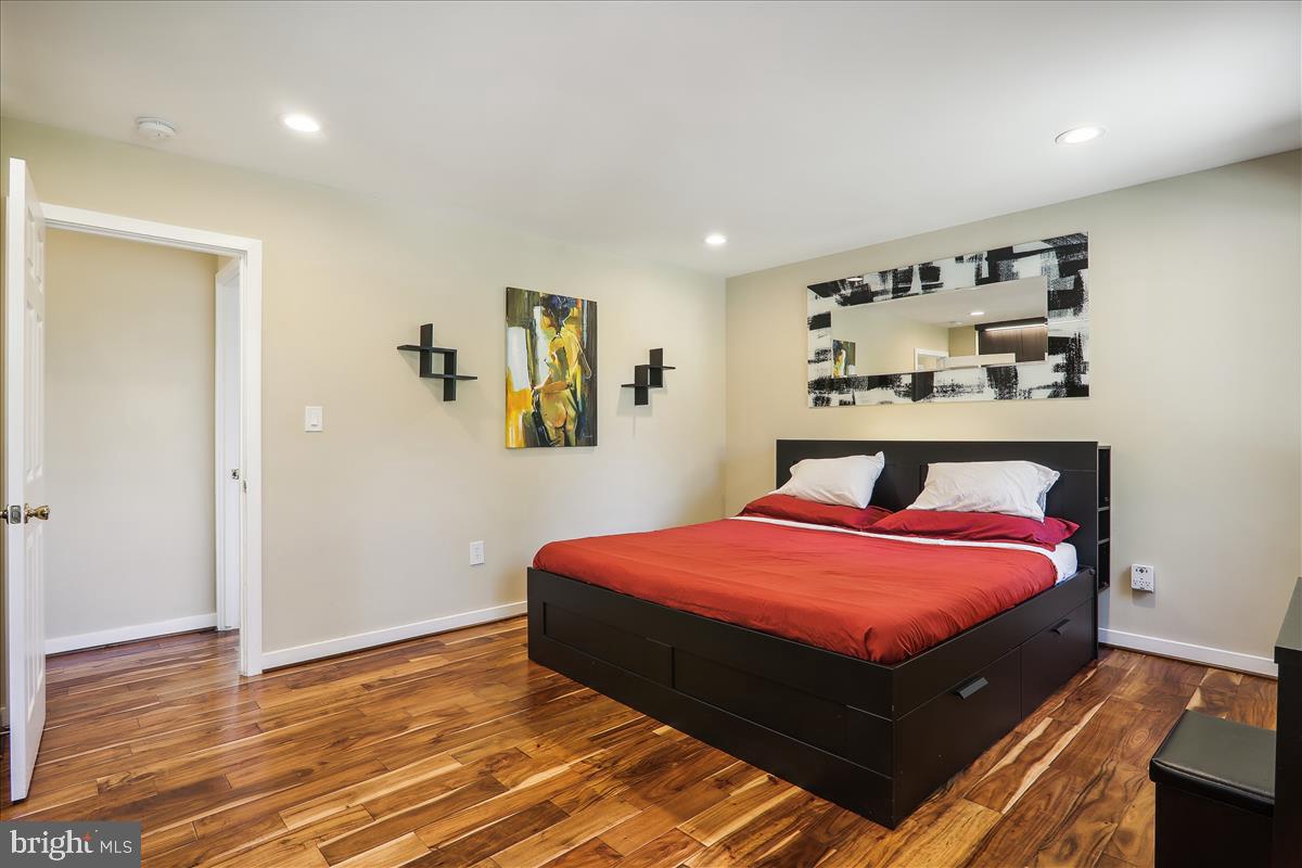 QUINCE ORCHARD KNOLLS - Residential